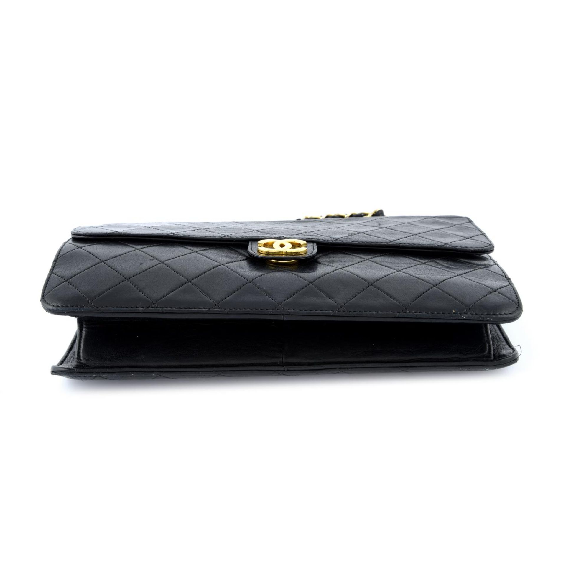 CHANEL - a vintage black single flap handbag. - Bild 5 aus 5