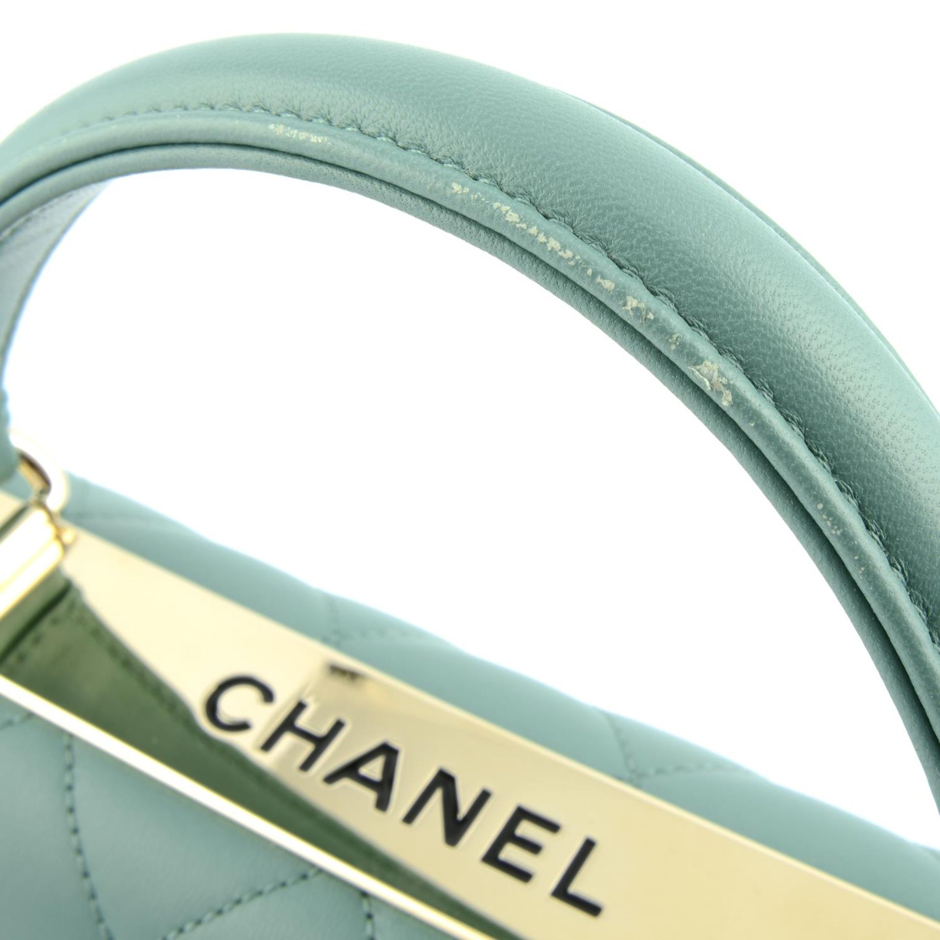 CHANEL - a small flap handbag. - Image 8 of 12