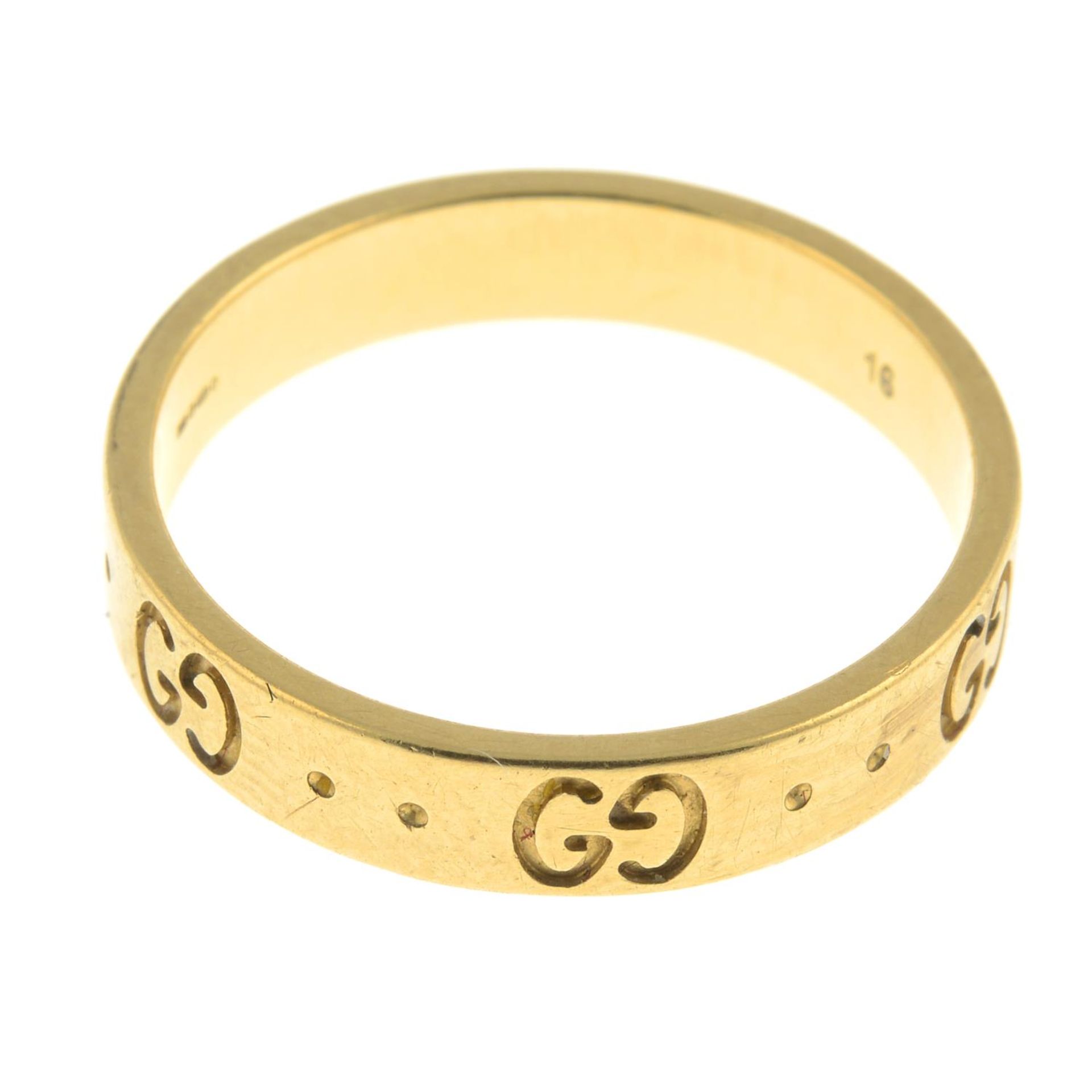 GUCCI - an 18ct gold 'Icon' ring. - Image 3 of 3
