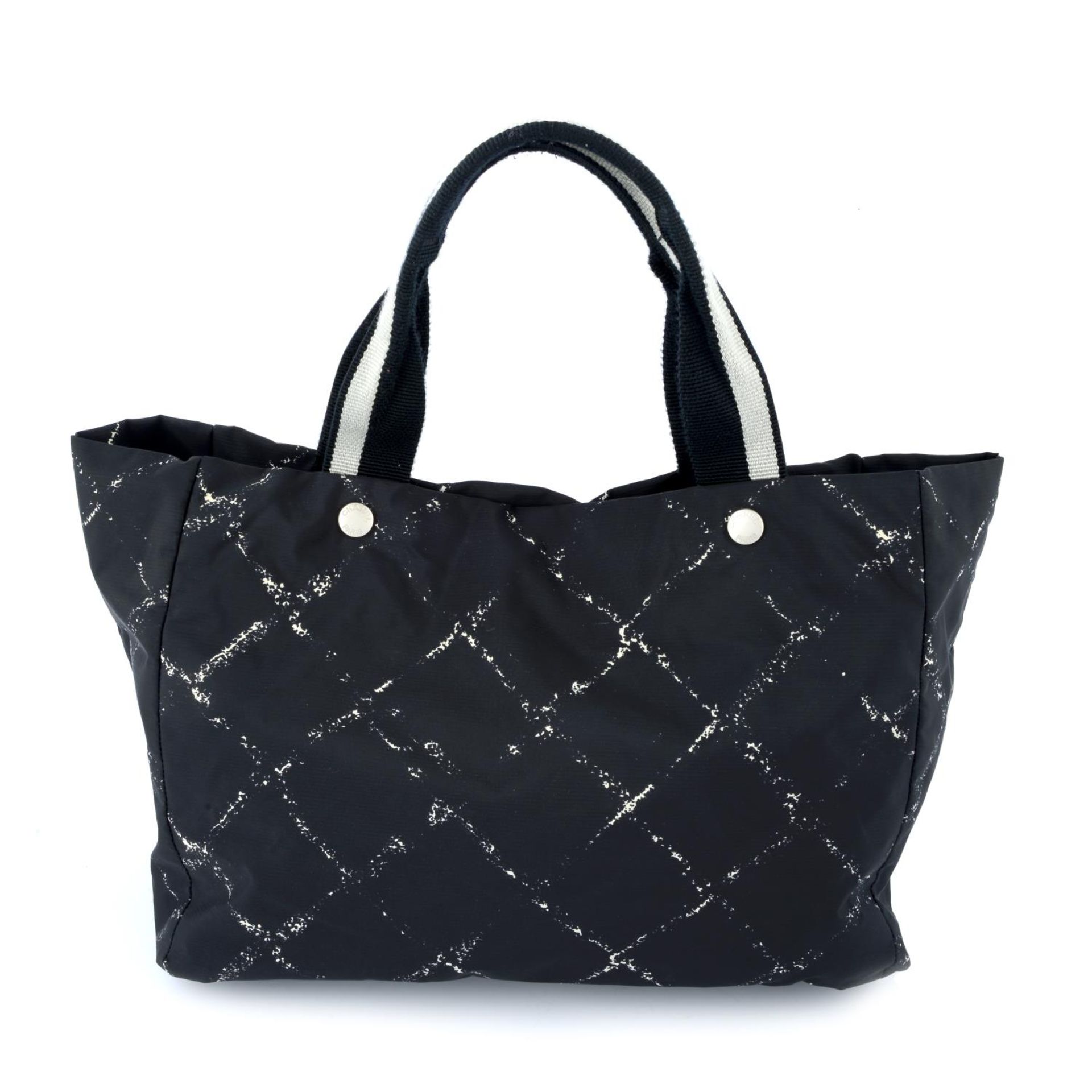 CHANEL - a nylon tote handbag. - Image 2 of 4