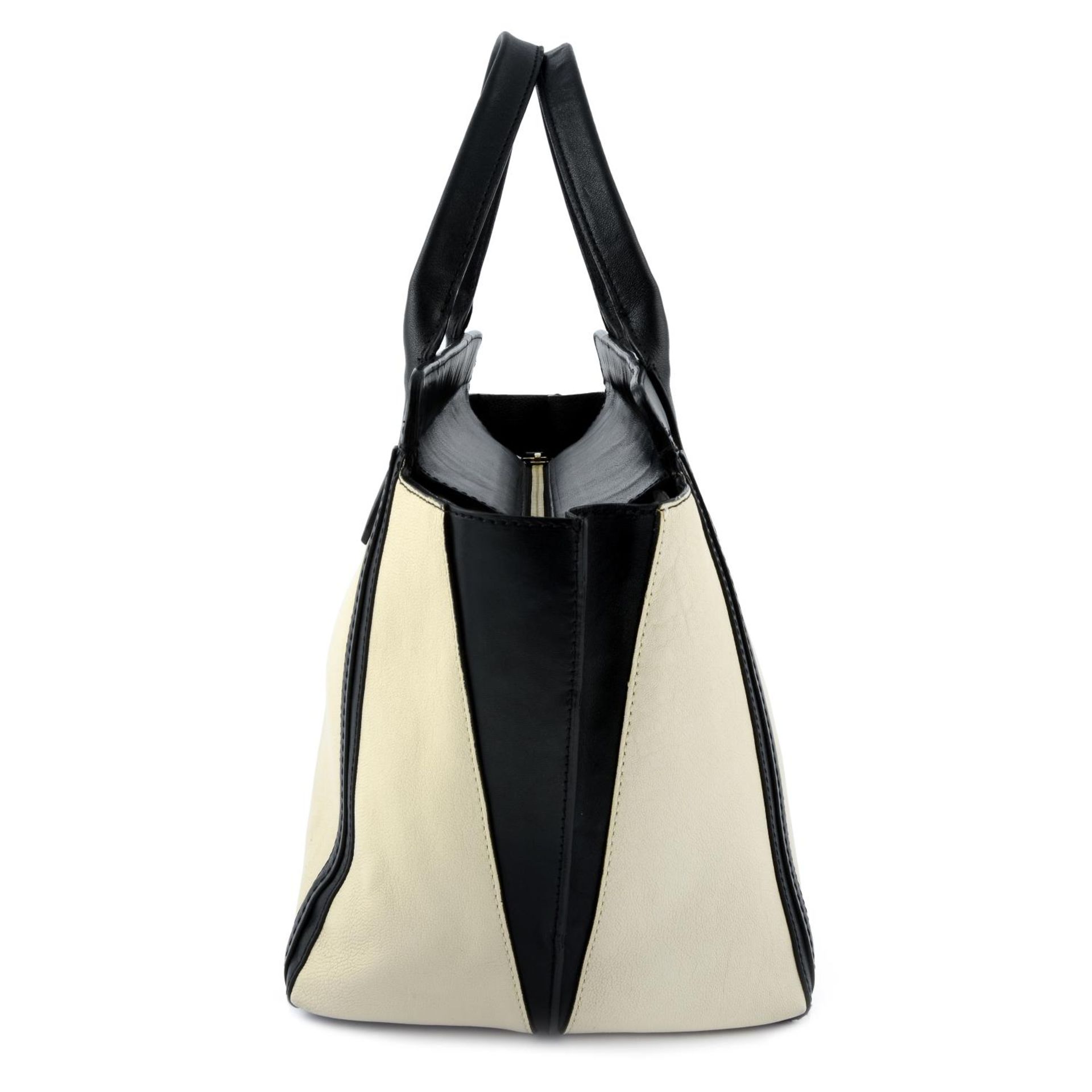 CHLOÉ - a leather Alison handbag. - Image 4 of 6