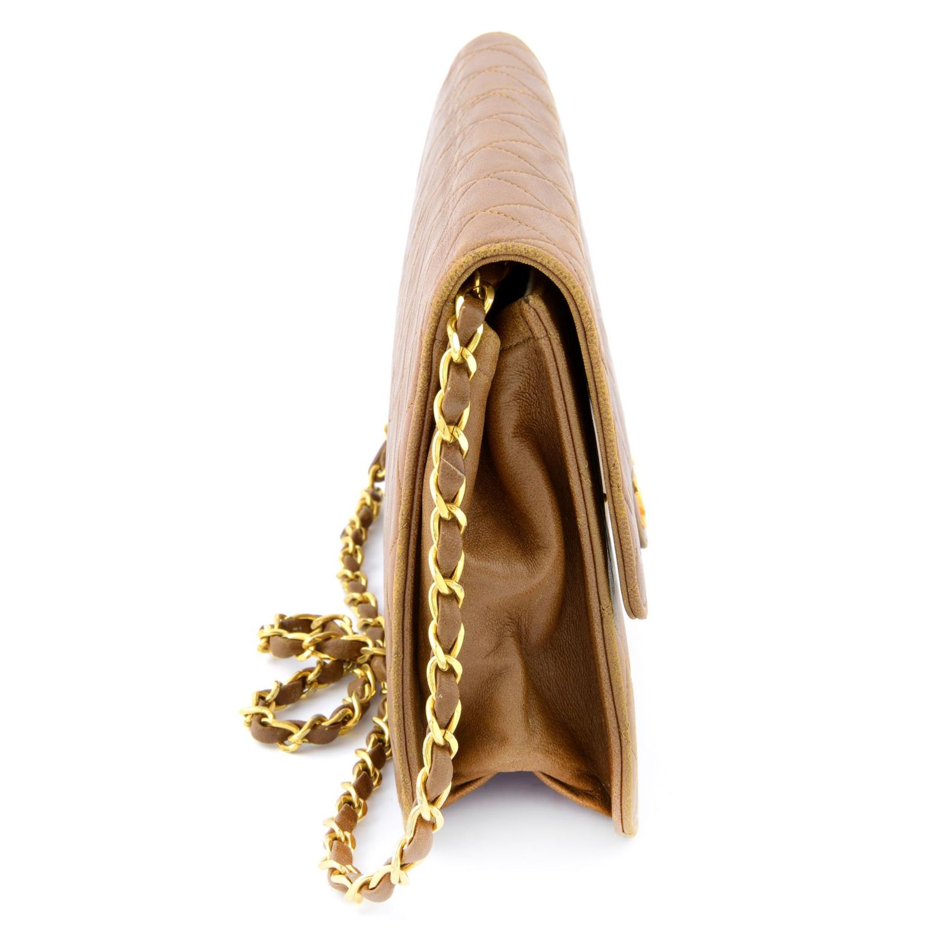 CHANEL - a vintage tan single flap handbag. - Image 3 of 5