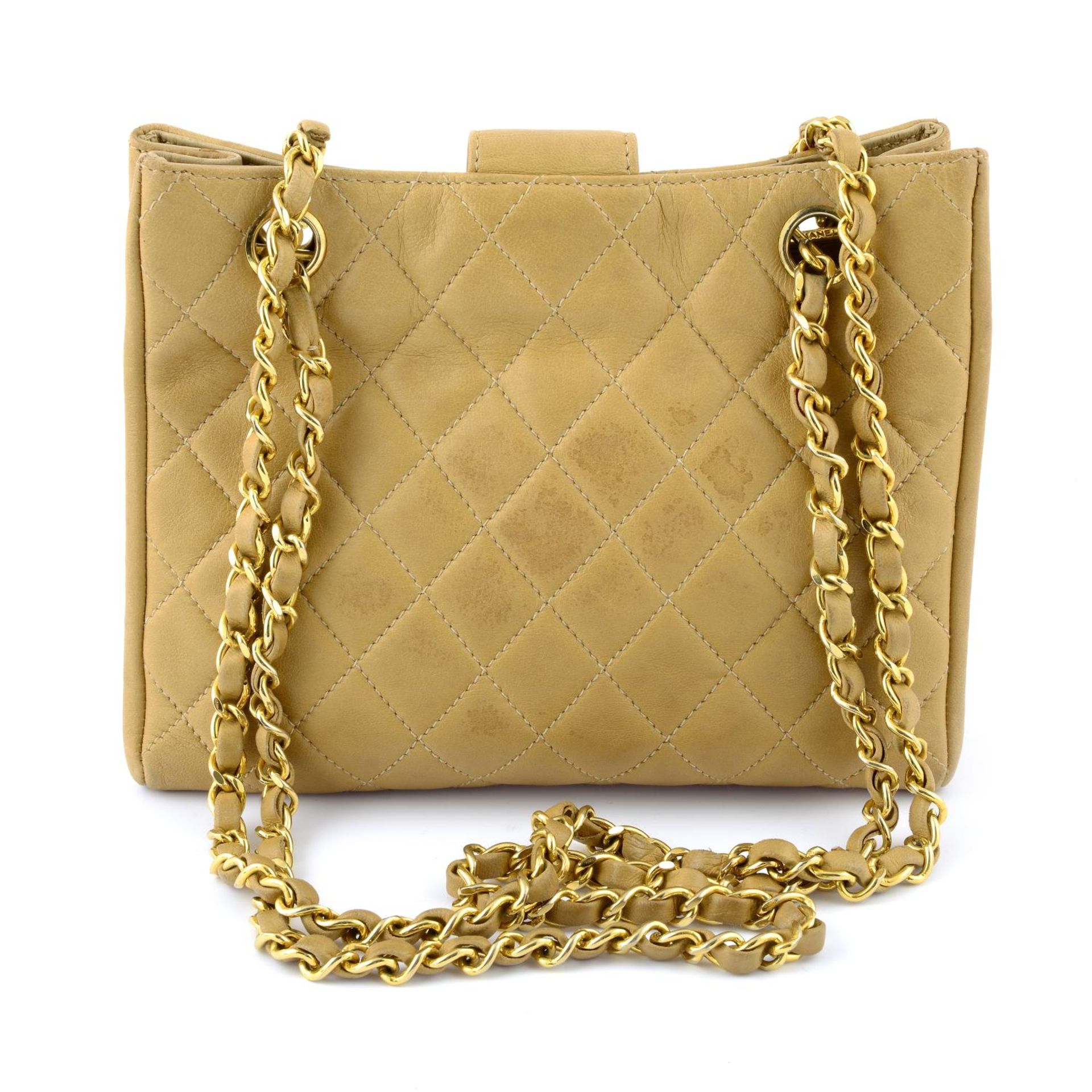 CHANEL - a vintage beige quilted handbag. - Image 2 of 5