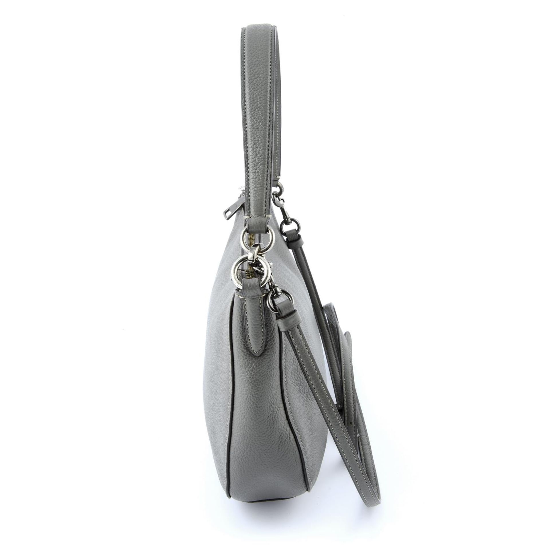 COACH - a grey leather handbag. - Image 3 of 5