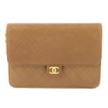 CHANEL - a vintage tan single flap handbag.