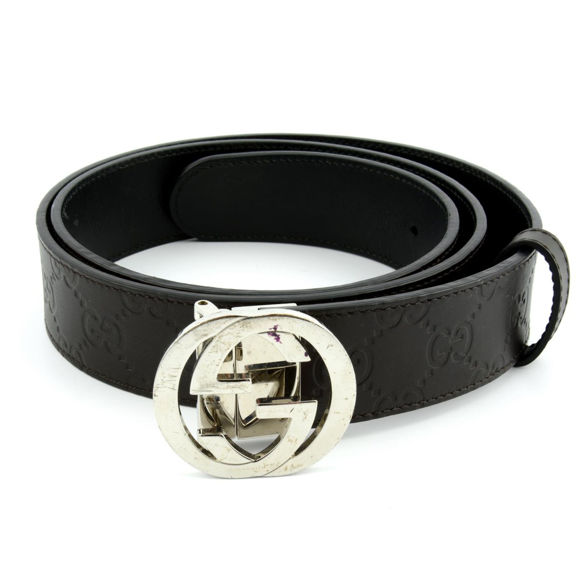 GUCCI - an interlocking GG reversible belt.