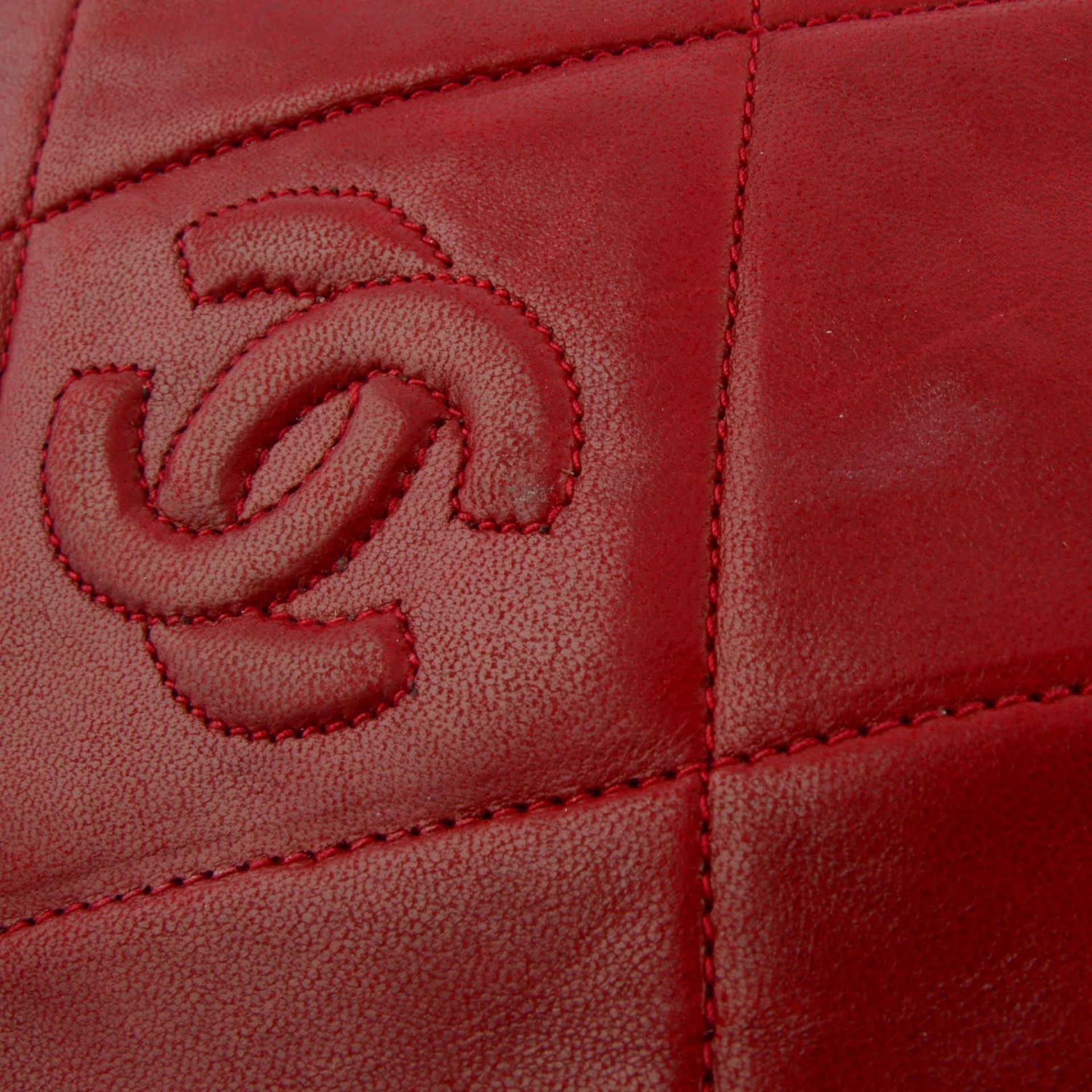 CHANEL - a red leather flap crossbody handbag. - Image 6 of 6