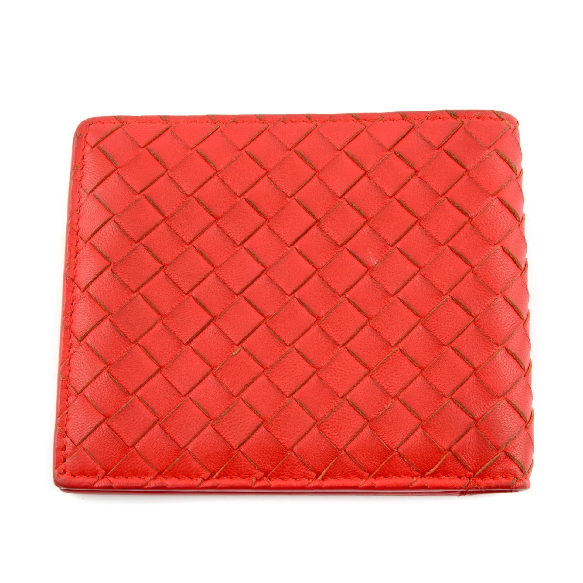BOTTEGA VENETA - an Intrecciato leather bifold wallet. - Image 2 of 4