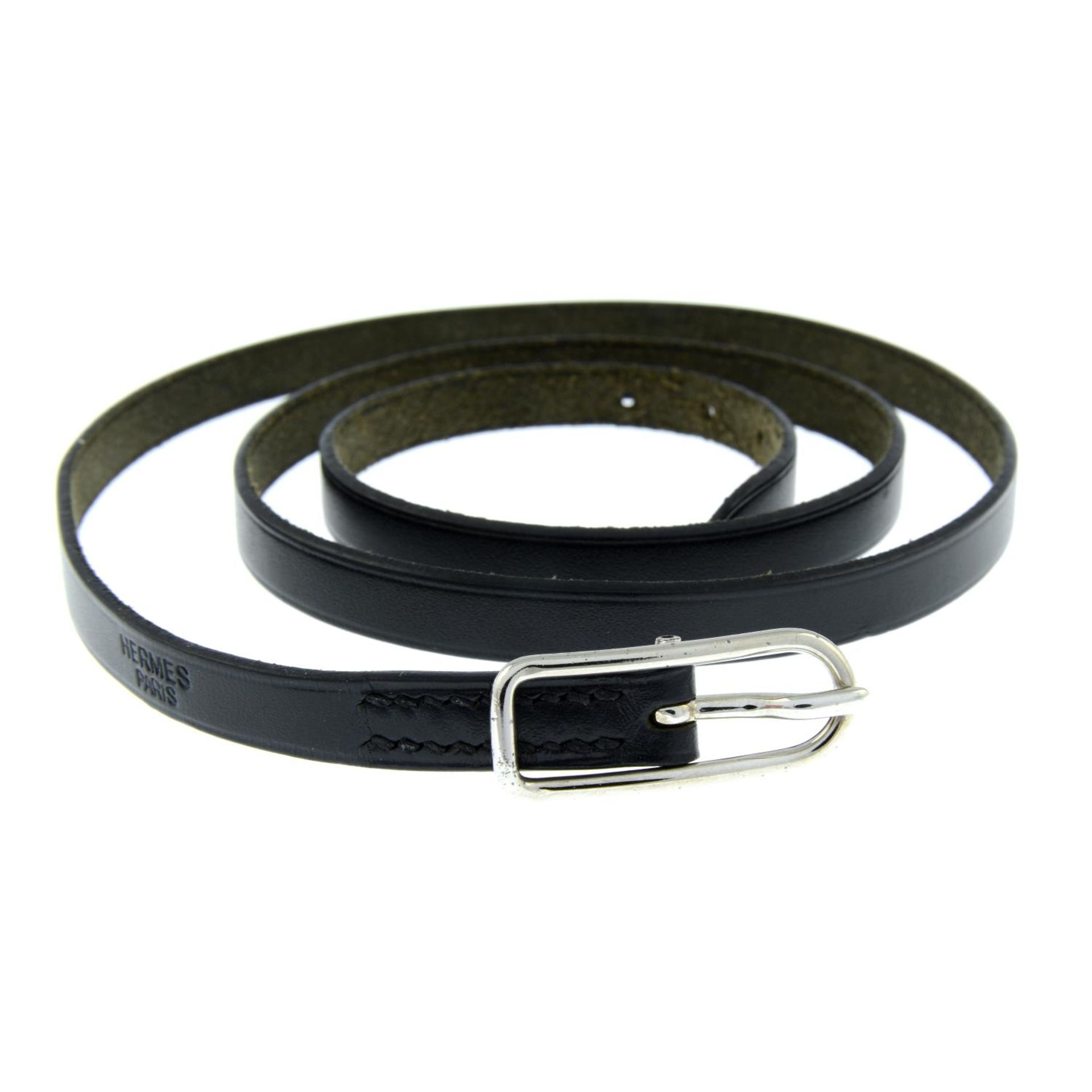 HERMÈS - a black leather wrap bracelet. - Image 2 of 4