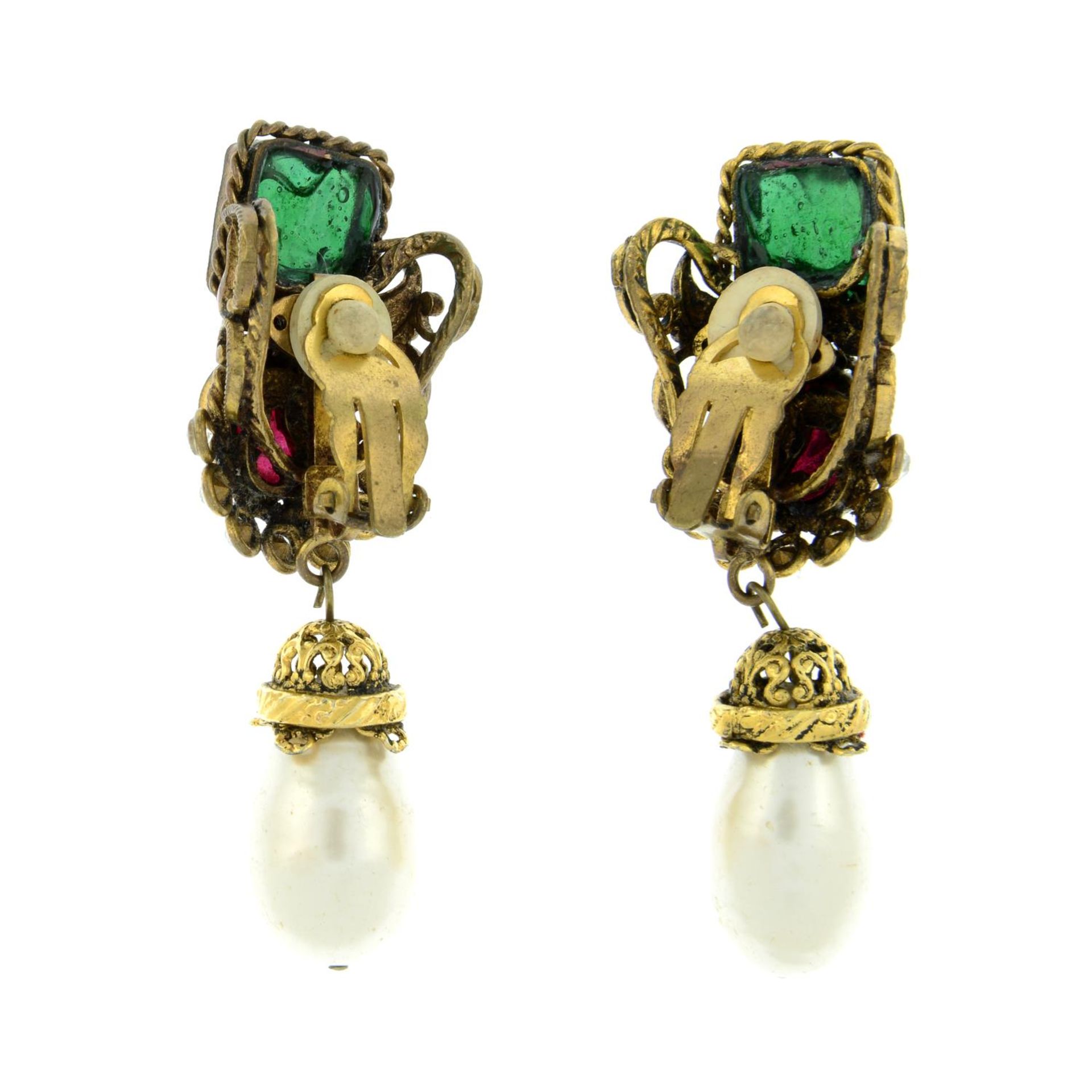 CHANEL - a pair of clip-on earrings. - Bild 2 aus 2