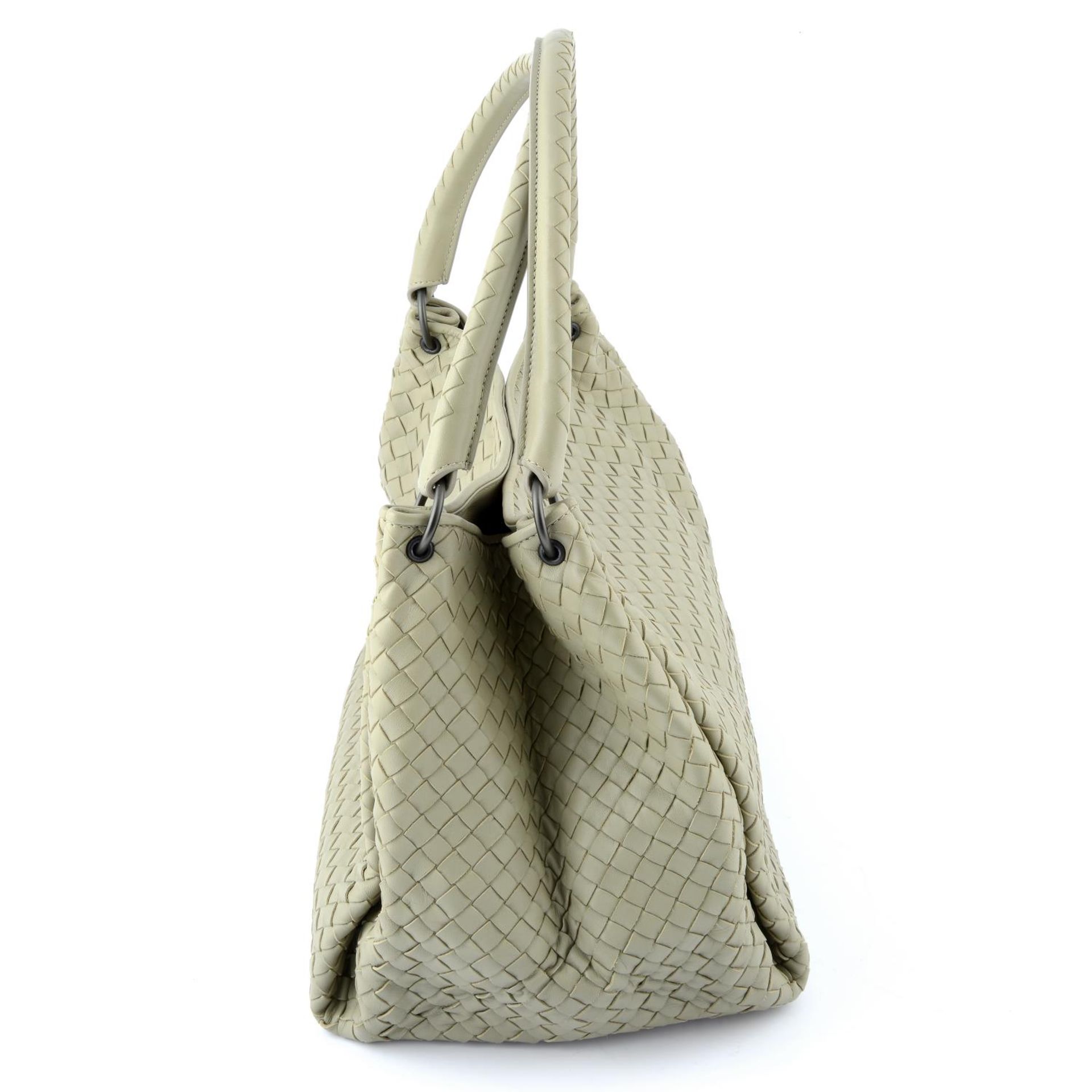 BOTTEGA VENETA - an Intrecciato top handle handbag. - Bild 3 aus 5