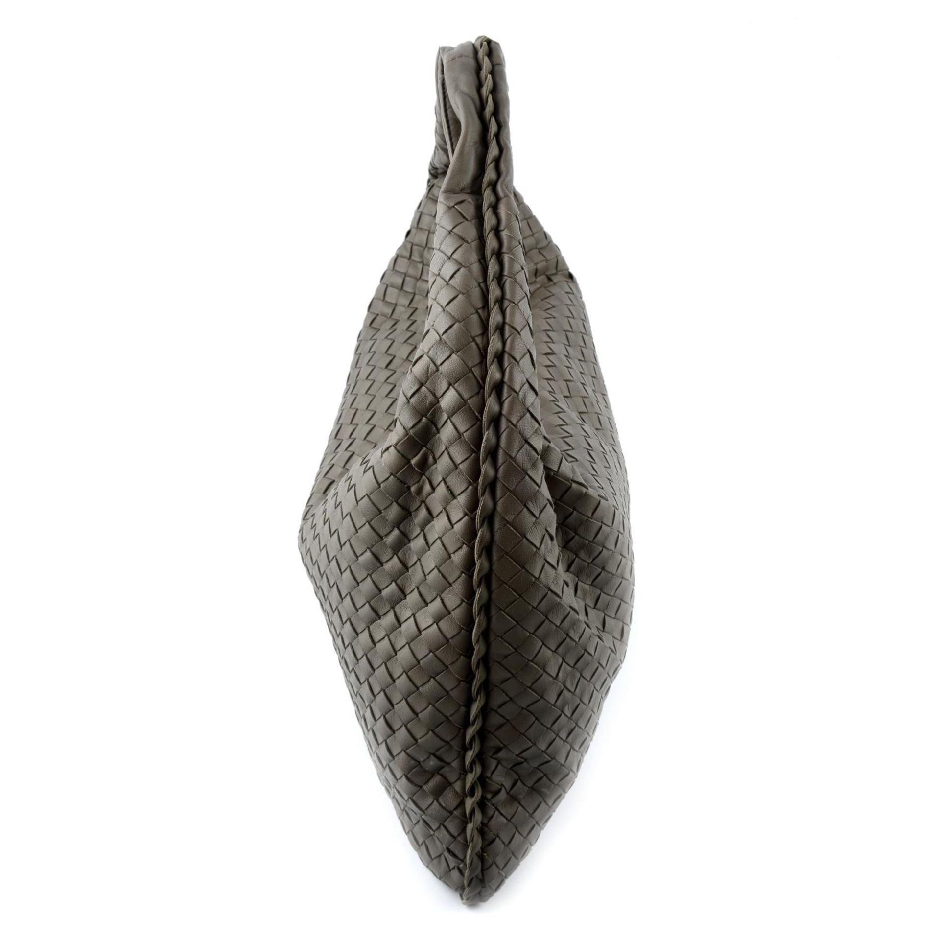 BOTTEGA VENETA - a medium Nappa Intrecciato Veneta hobo handbag. - Image 3 of 4