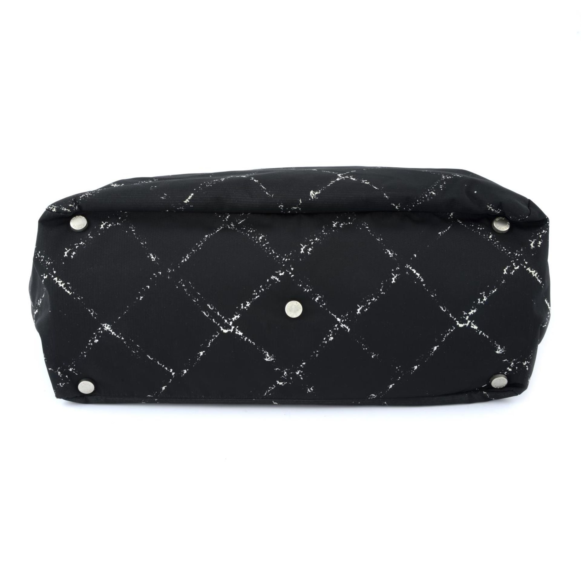 CHANEL - a nylon tote handbag. - Image 3 of 4
