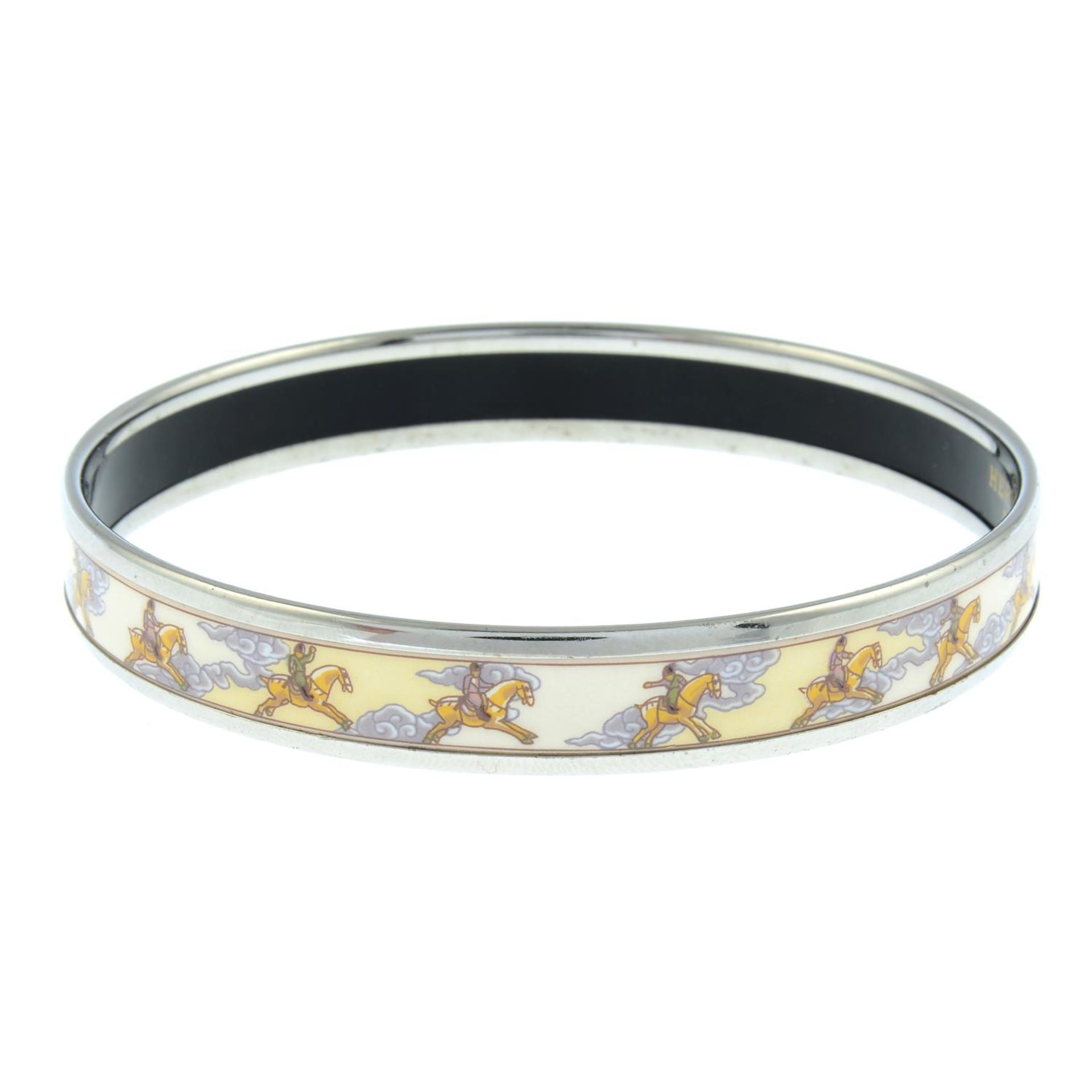 HERMÈS - a horse motif enamel bangle. - Image 3 of 4