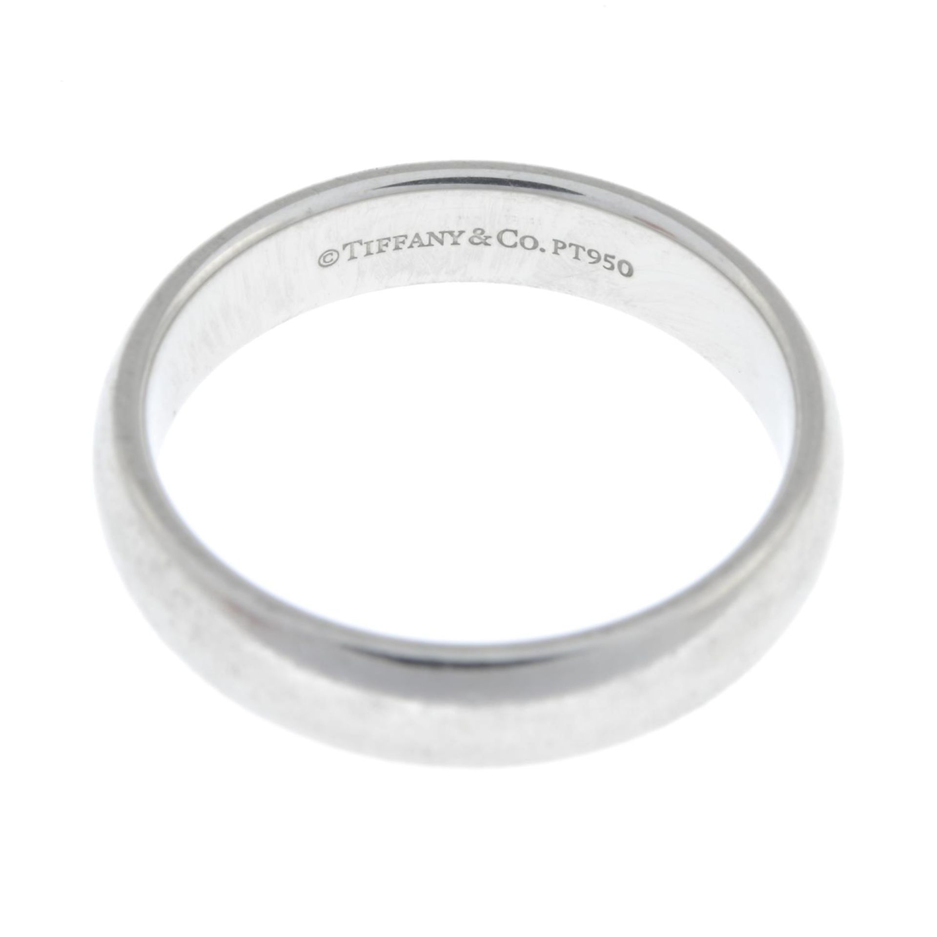 TIFFANY & CO. - a band ring. - Image 2 of 3