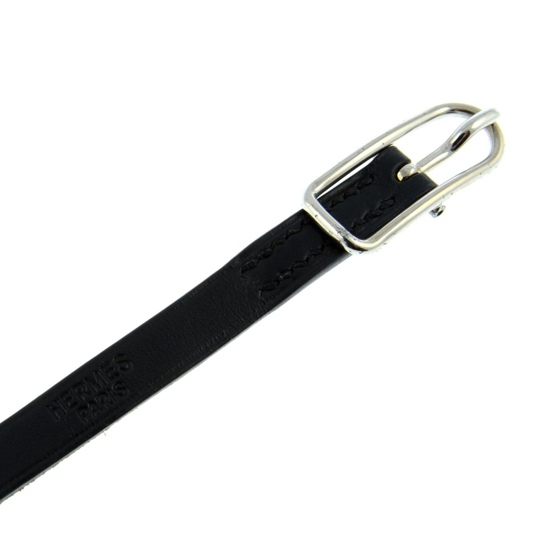 HERMÈS - a black leather wrap bracelet. - Image 3 of 4