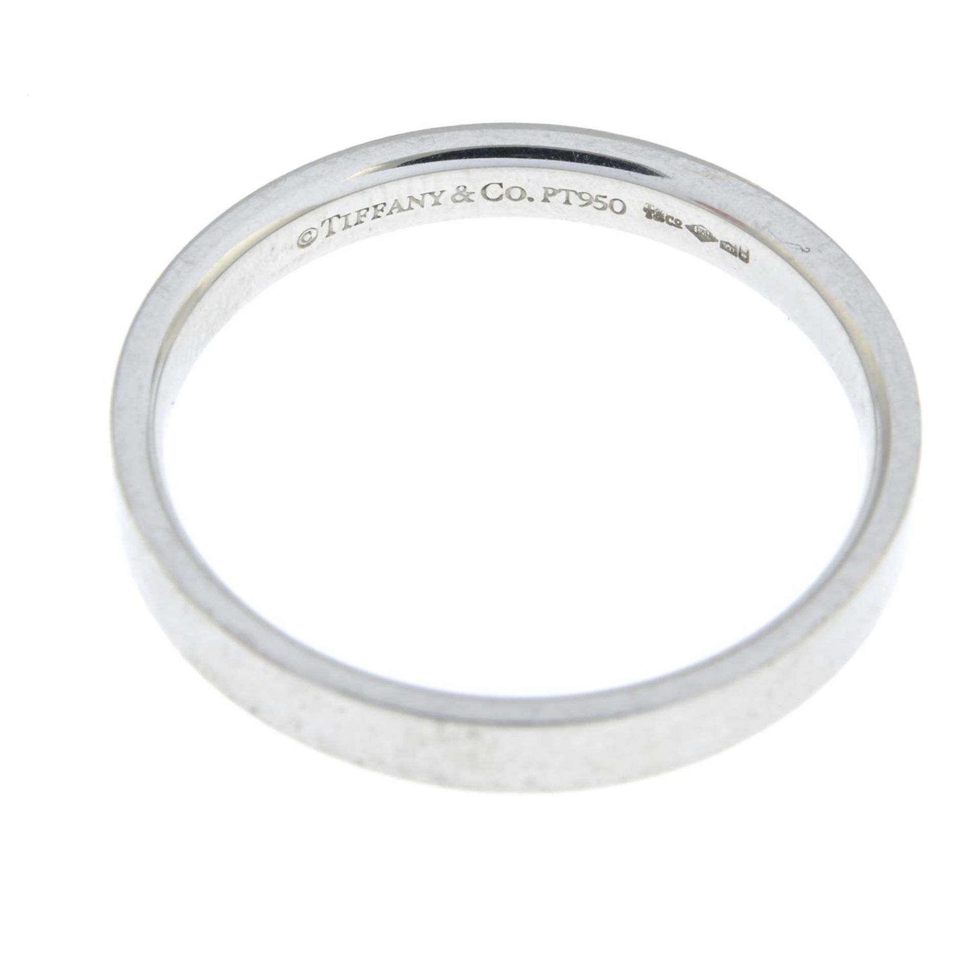 TIFFANY & CO. - a platinum band ring. - Image 2 of 3