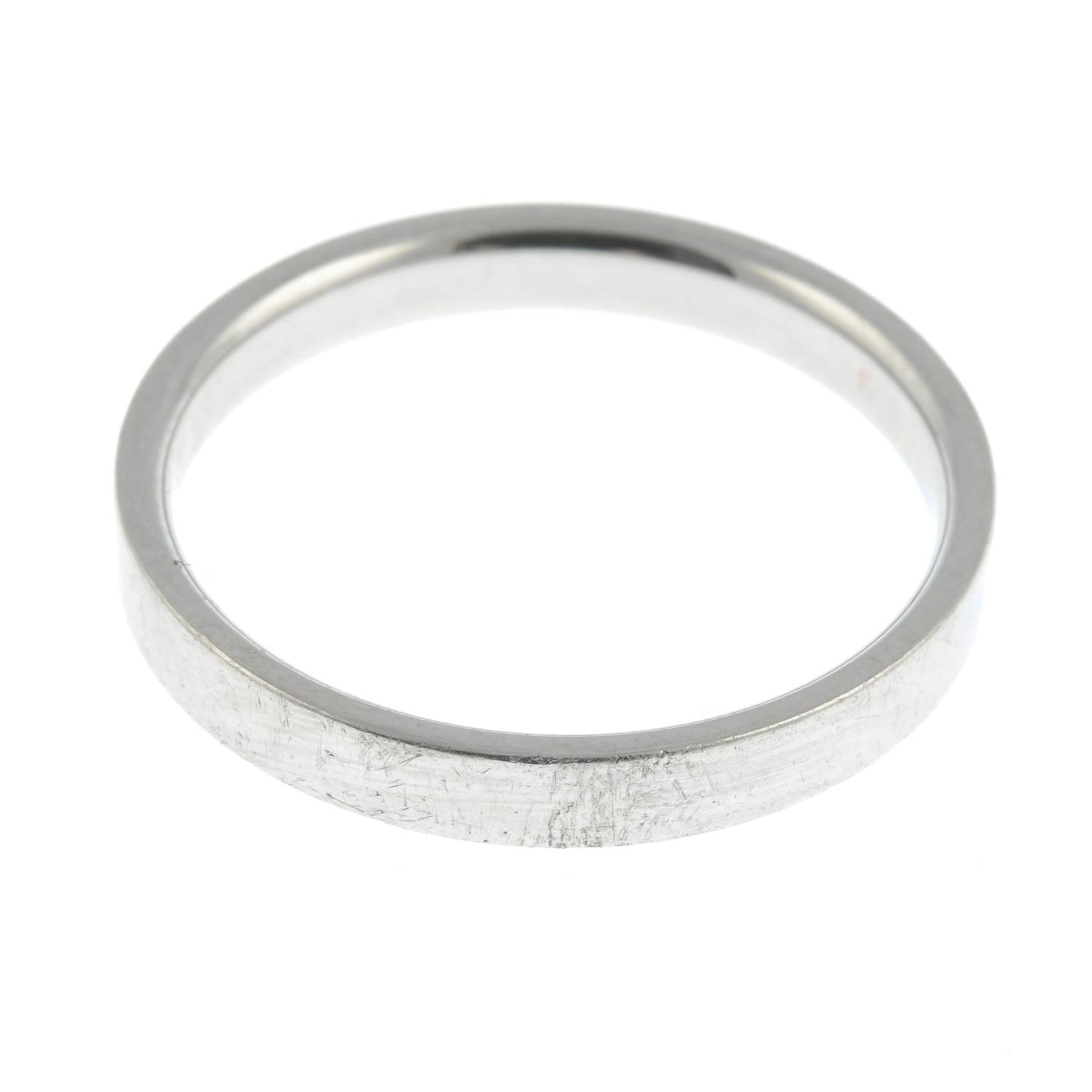 TIFFANY & CO. - a platinum band ring. - Image 3 of 3