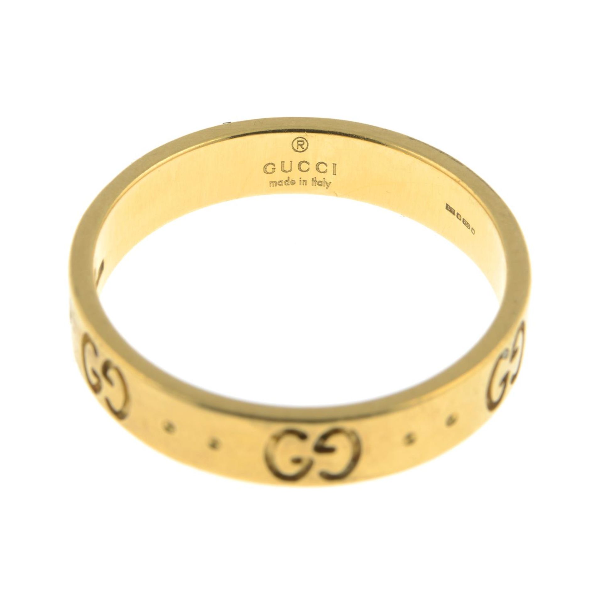 GUCCI - an 18ct gold 'Icon' ring. - Image 2 of 3