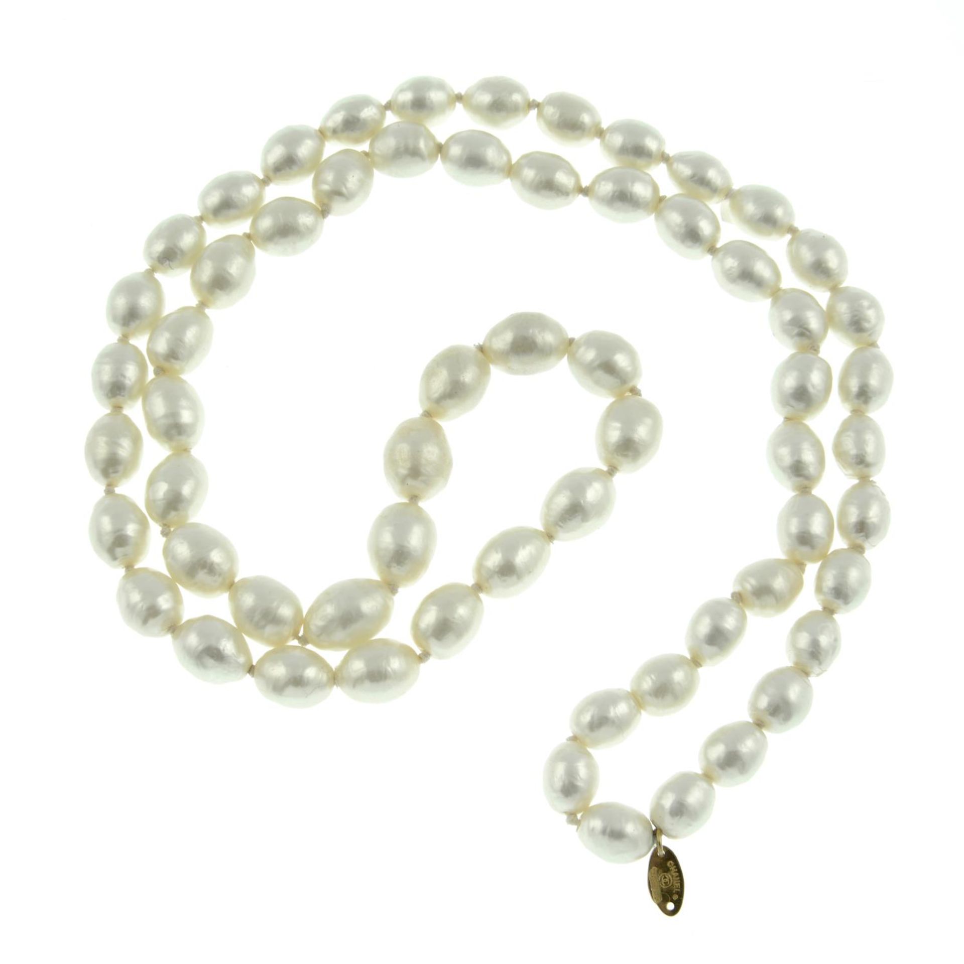 CHANEL - an imitation pearl necklace. - Image 2 of 3