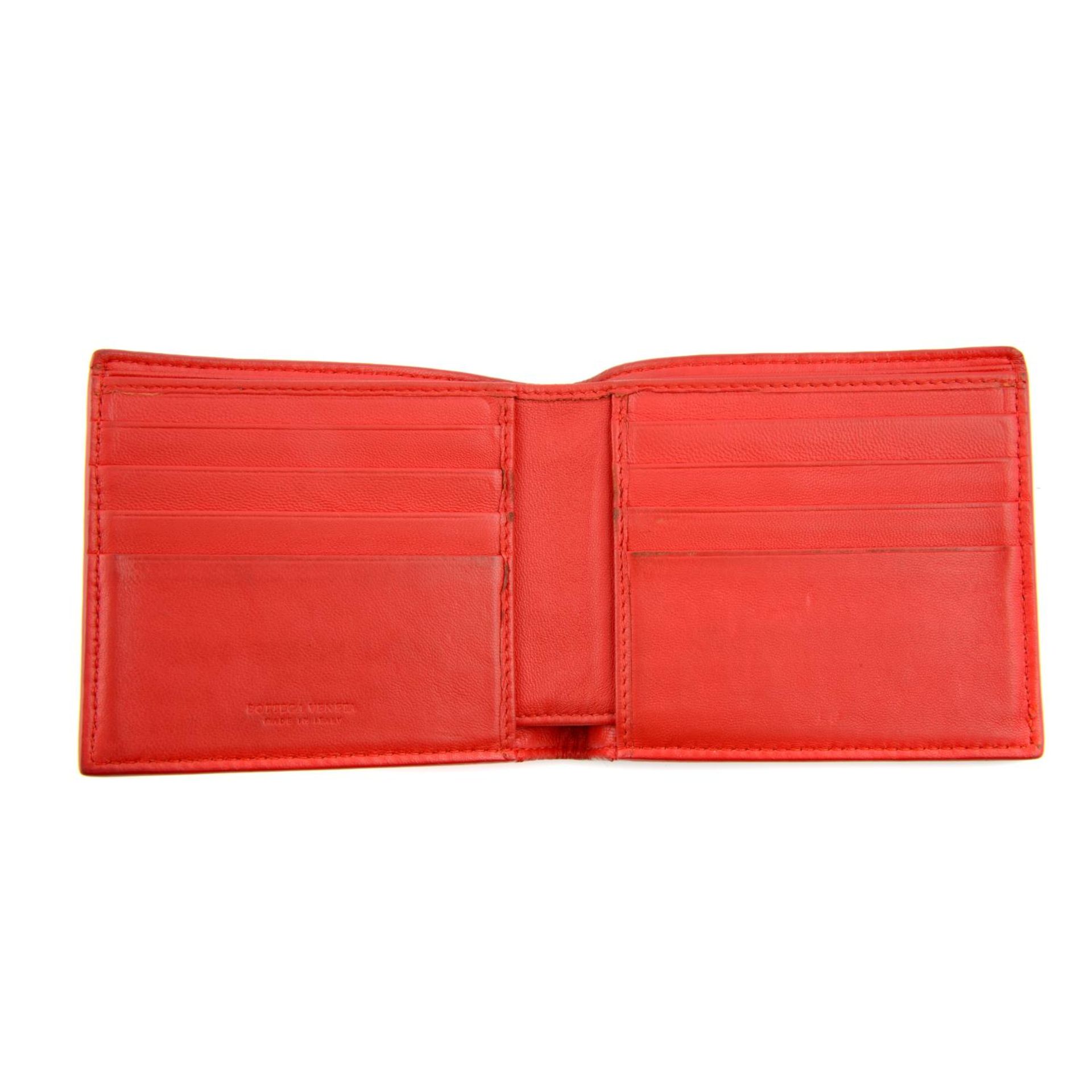 BOTTEGA VENETA - an Intrecciato leather bifold wallet. - Image 3 of 4