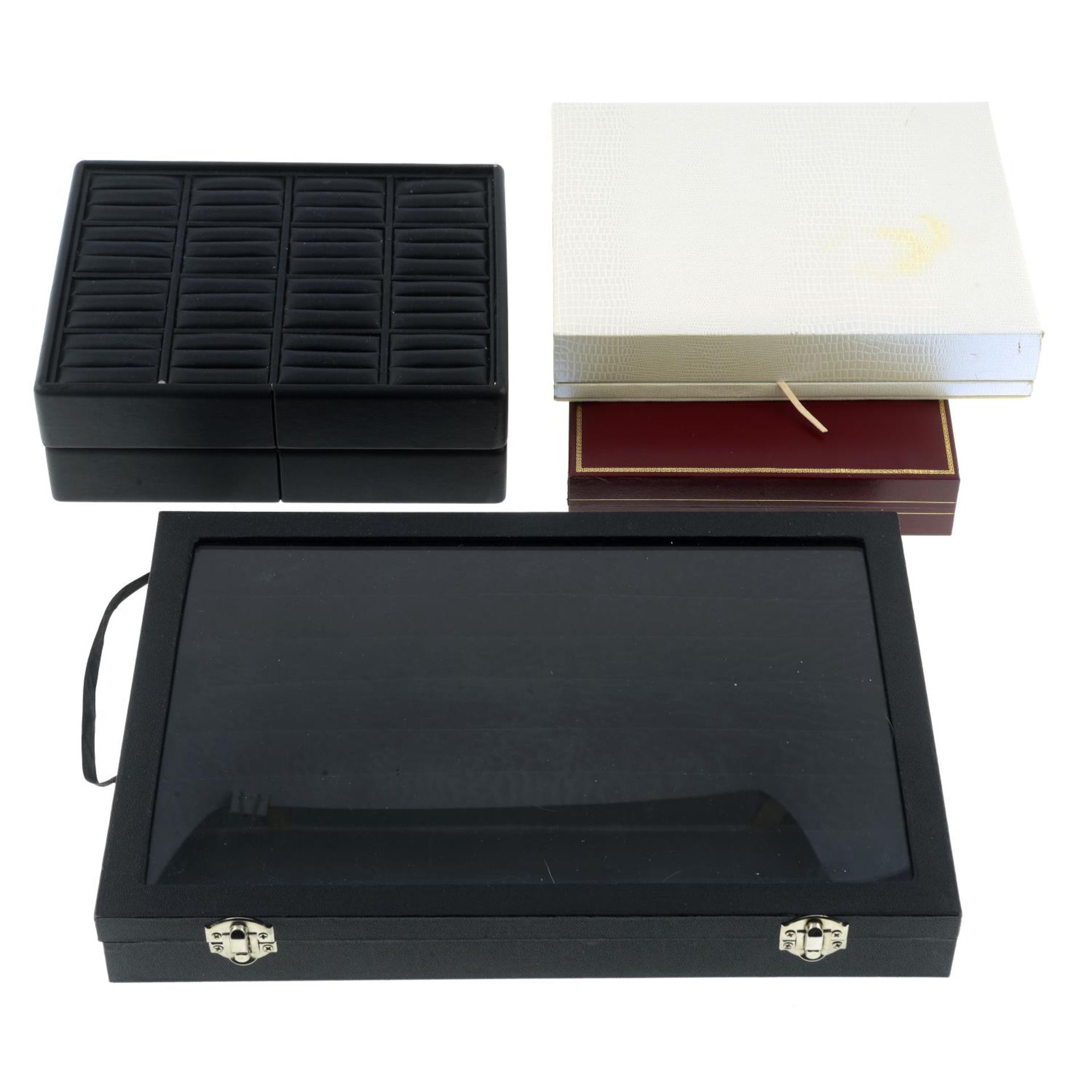 Eleven stacking ring travel trays, eight large necklace boxes and two ring display cases. - Bild 3 aus 3