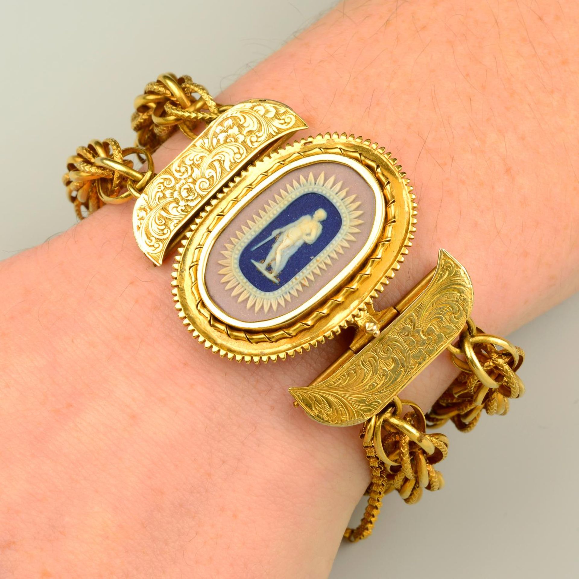 A late Georgian gold Wedgwood jasperware cameo bracelet.Length 18cms.