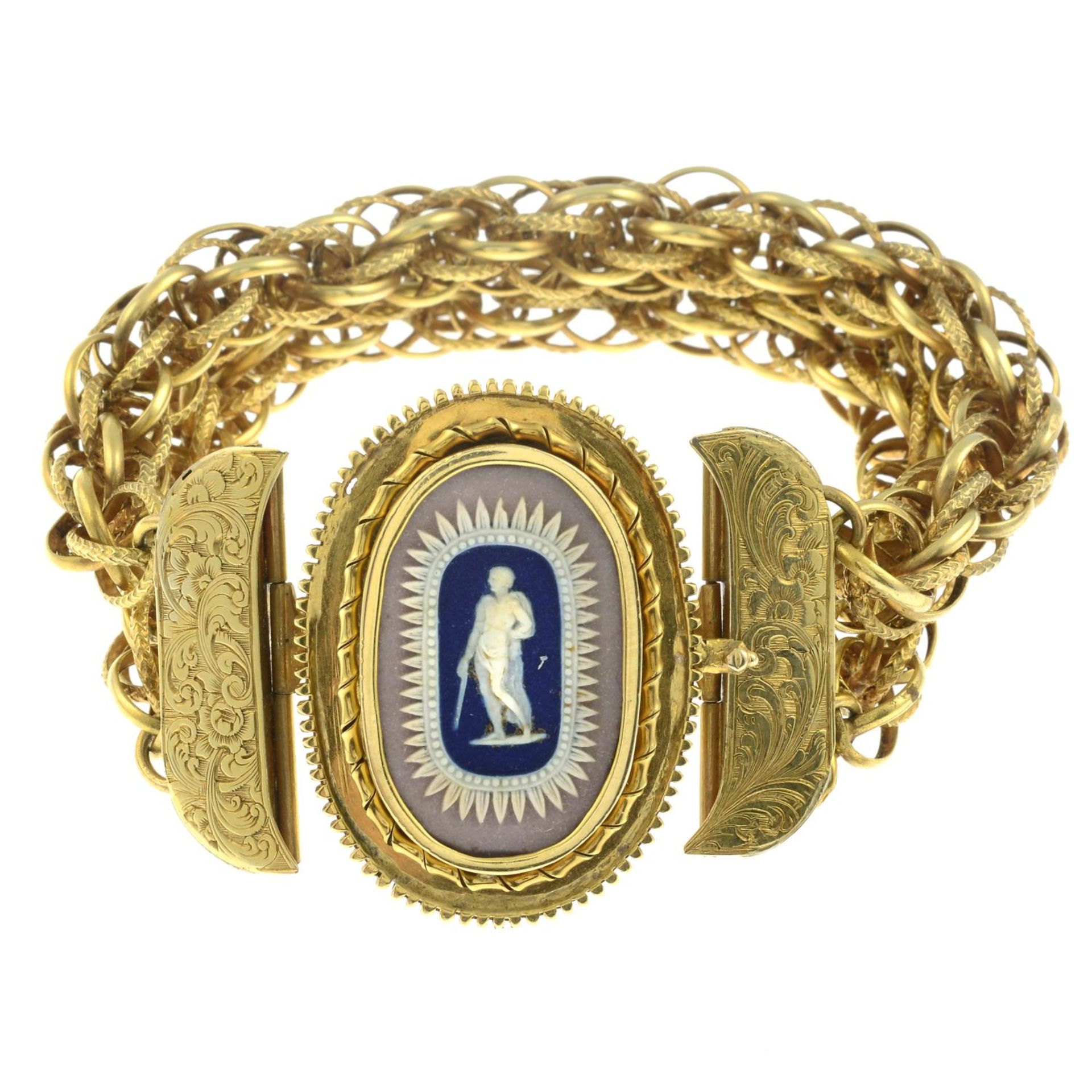 A late Georgian gold Wedgwood jasperware cameo bracelet.Length 18cms. - Bild 2 aus 4