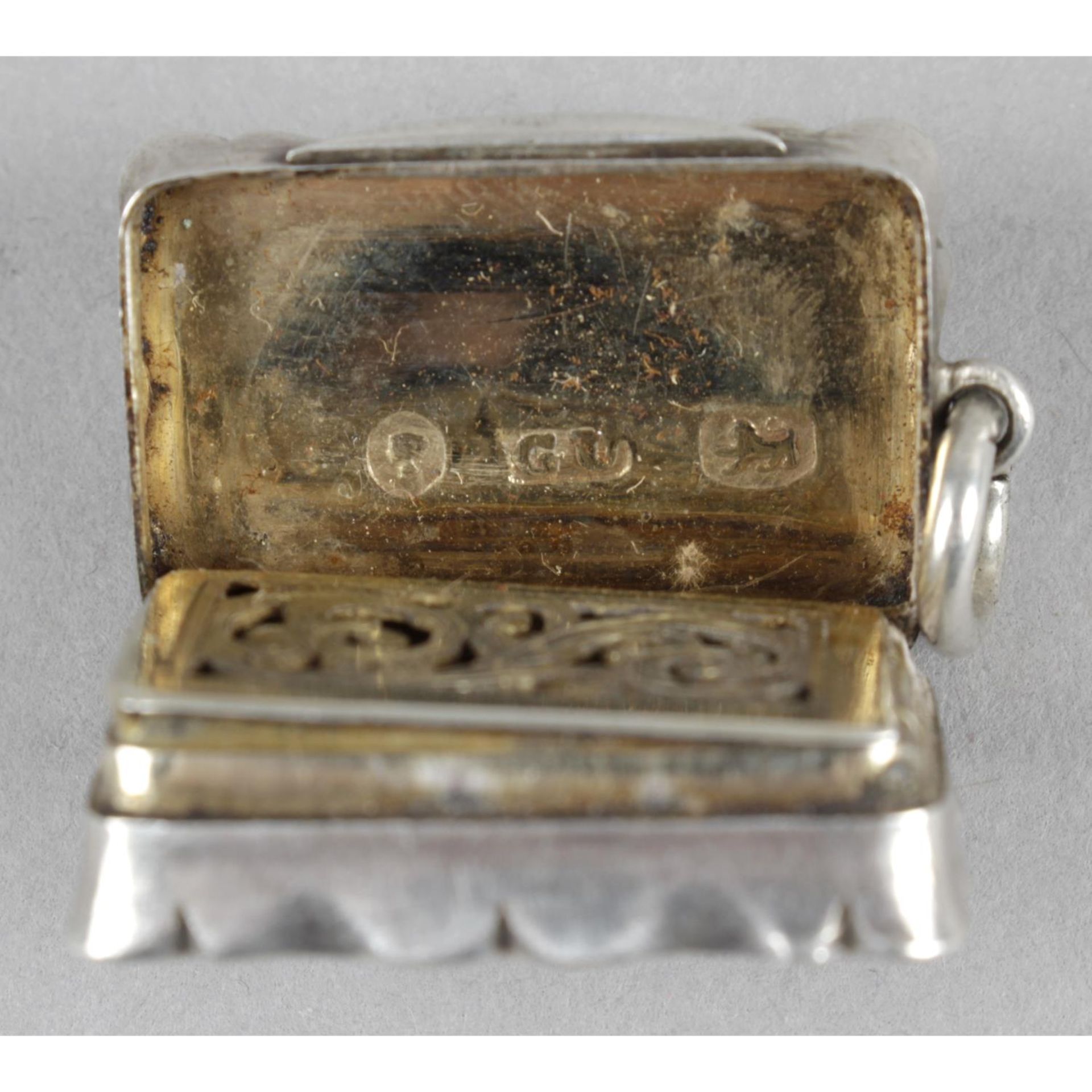 A Victorian silver pendant vinaigrette, - Image 4 of 4