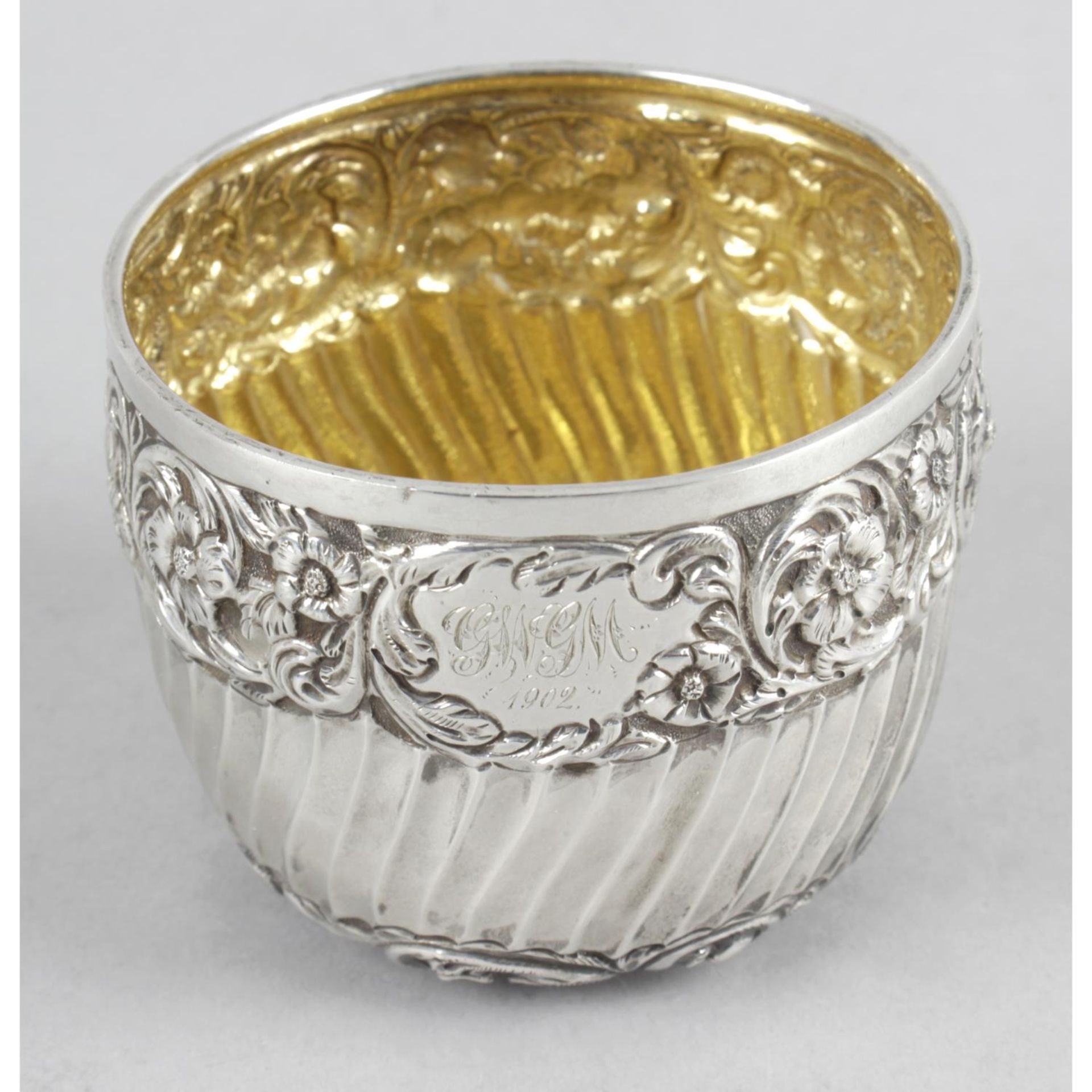 A small Edwardian silver bowl,