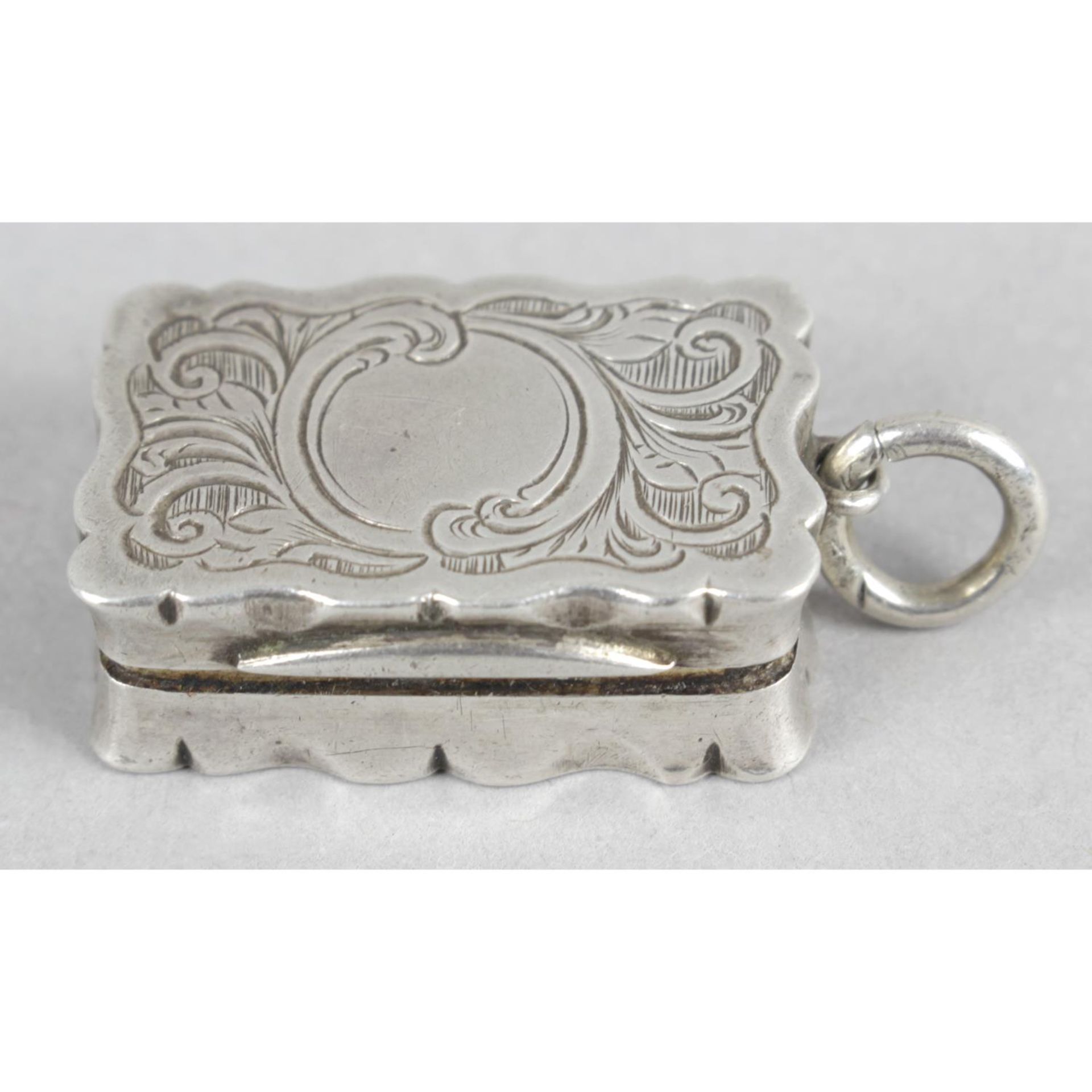 A Victorian silver pendant vinaigrette,