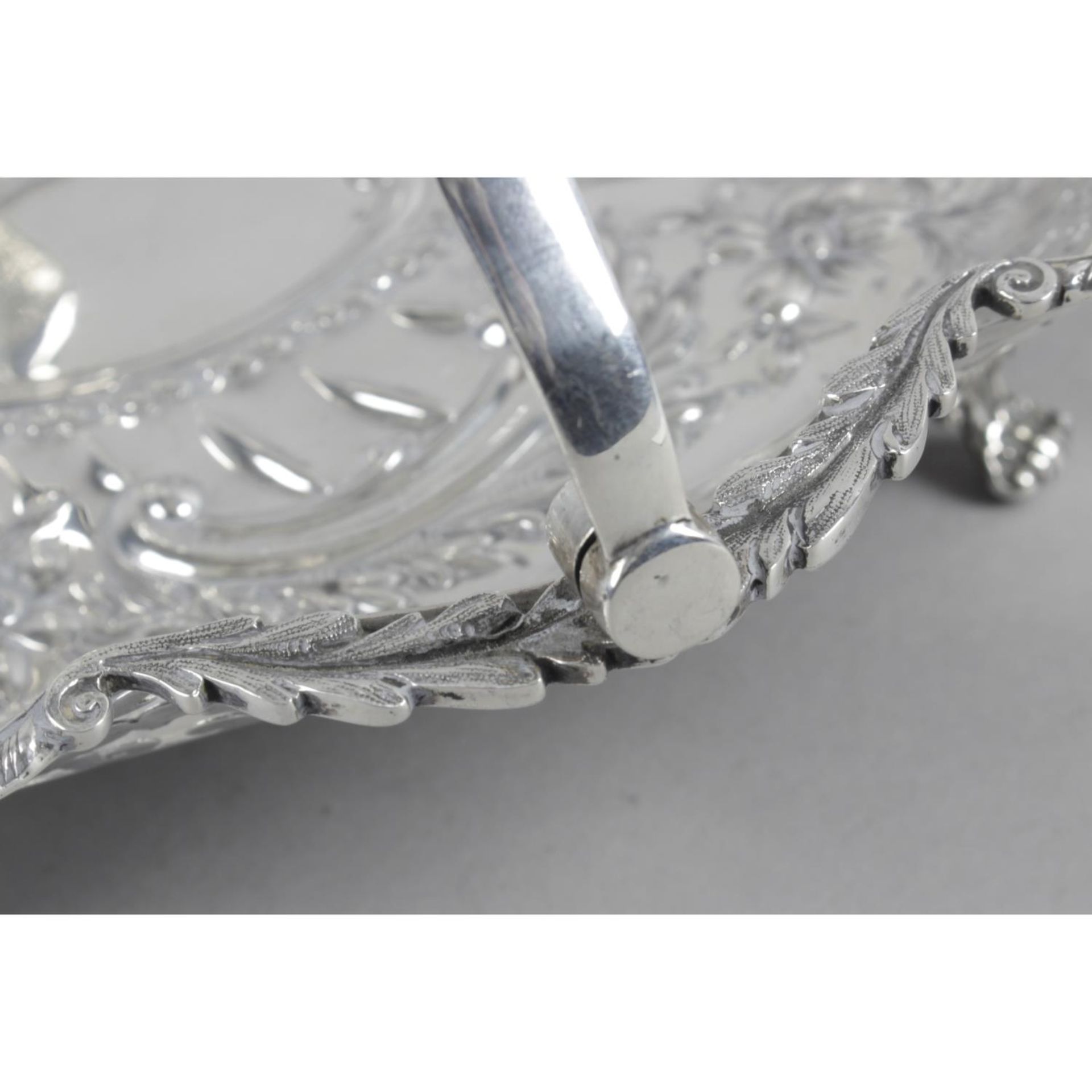 An Edwardian silver swing-handled dish, - Image 2 of 3