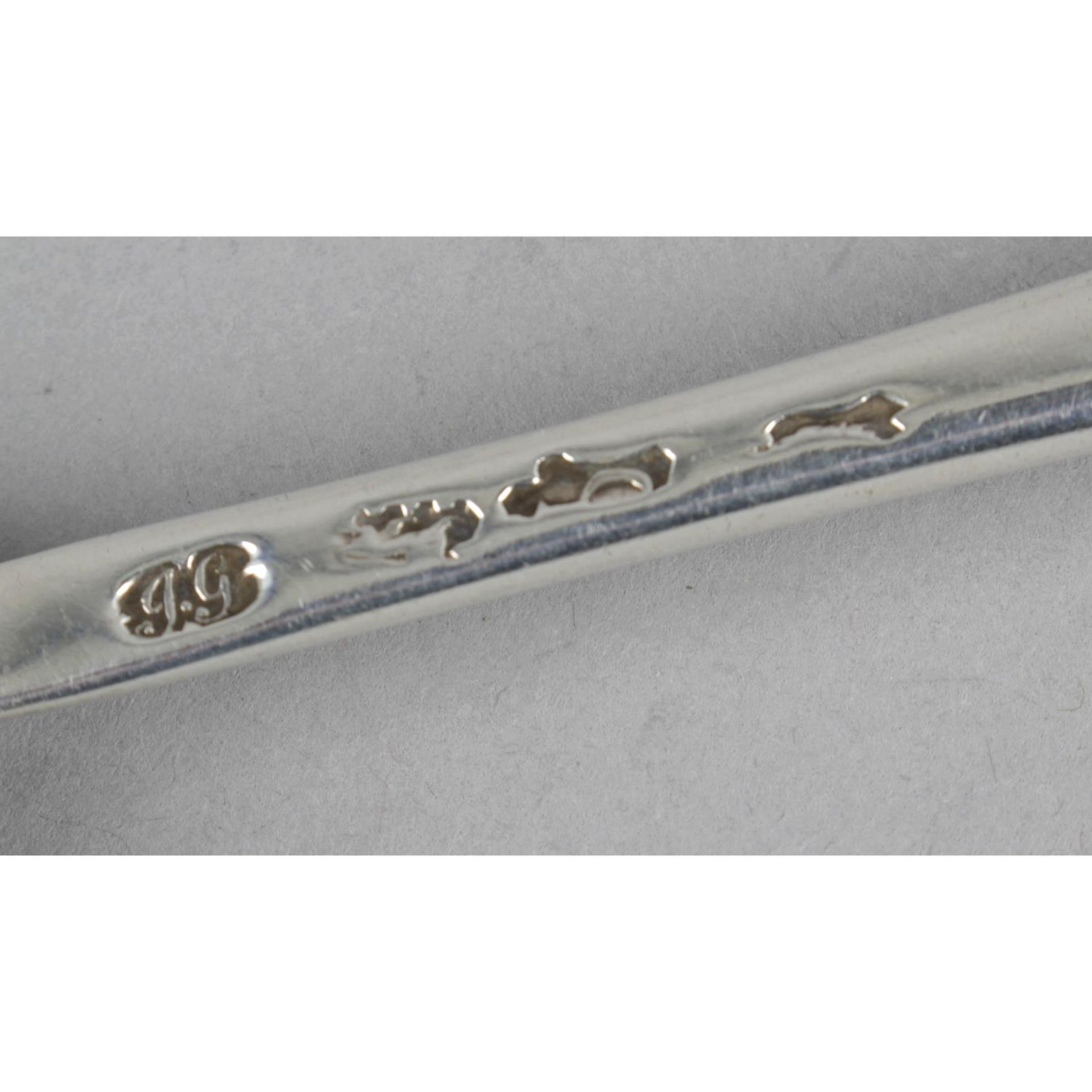 A George II silver table spoon, - Image 2 of 5