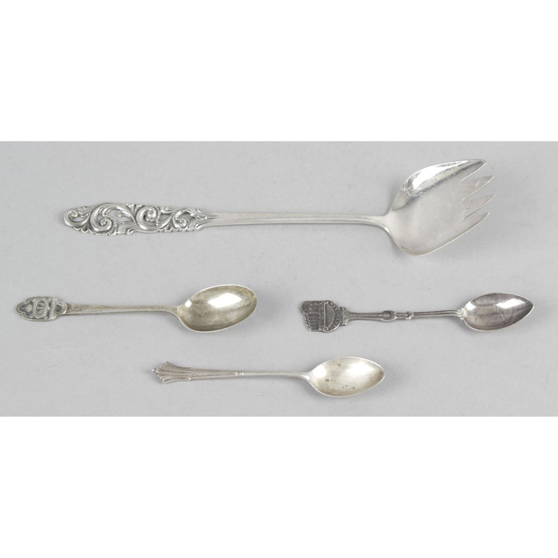 A matched set of four George IV silver teaspoons, - Bild 6 aus 7