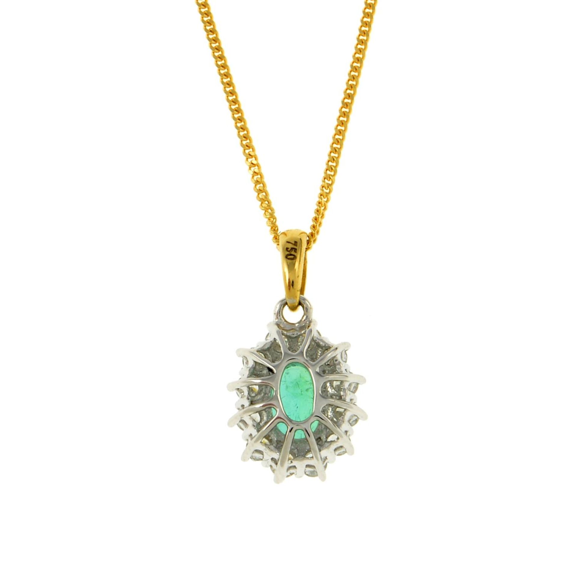 An 18ct gold emerald and diamond cluster pendant, - Bild 2 aus 2