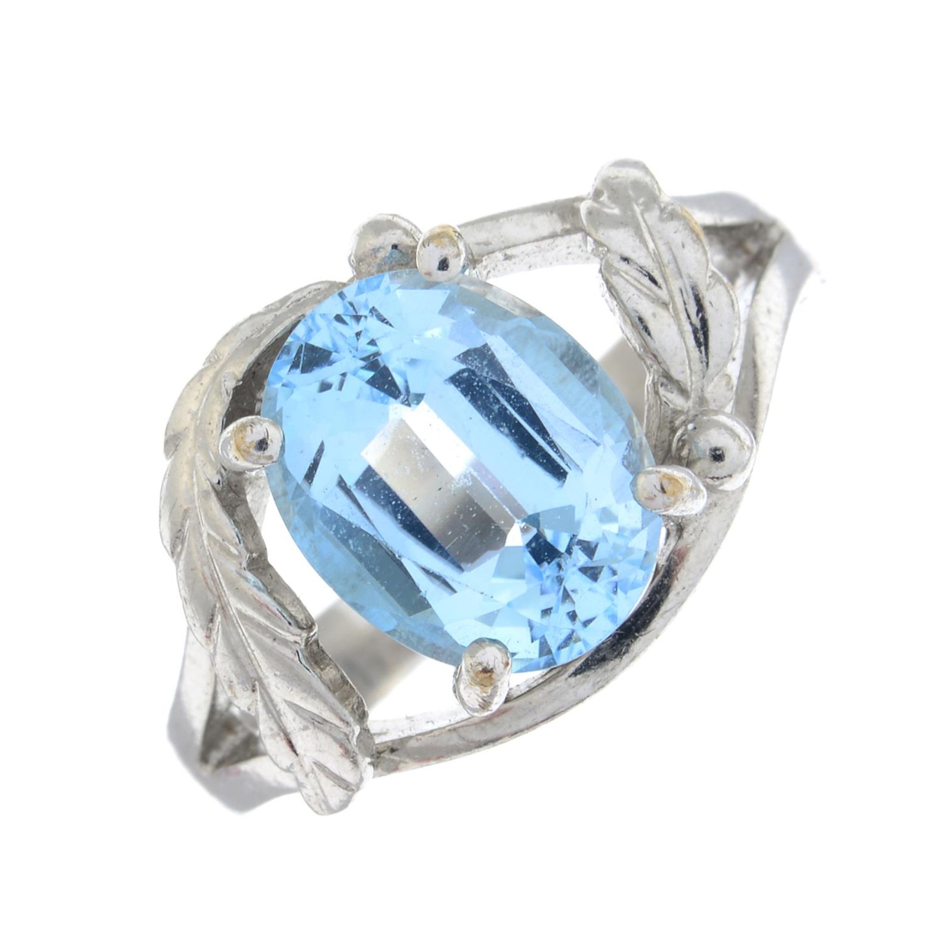 A blue topaz single-stone ring, with foliate shoulders.Stamped 9K.