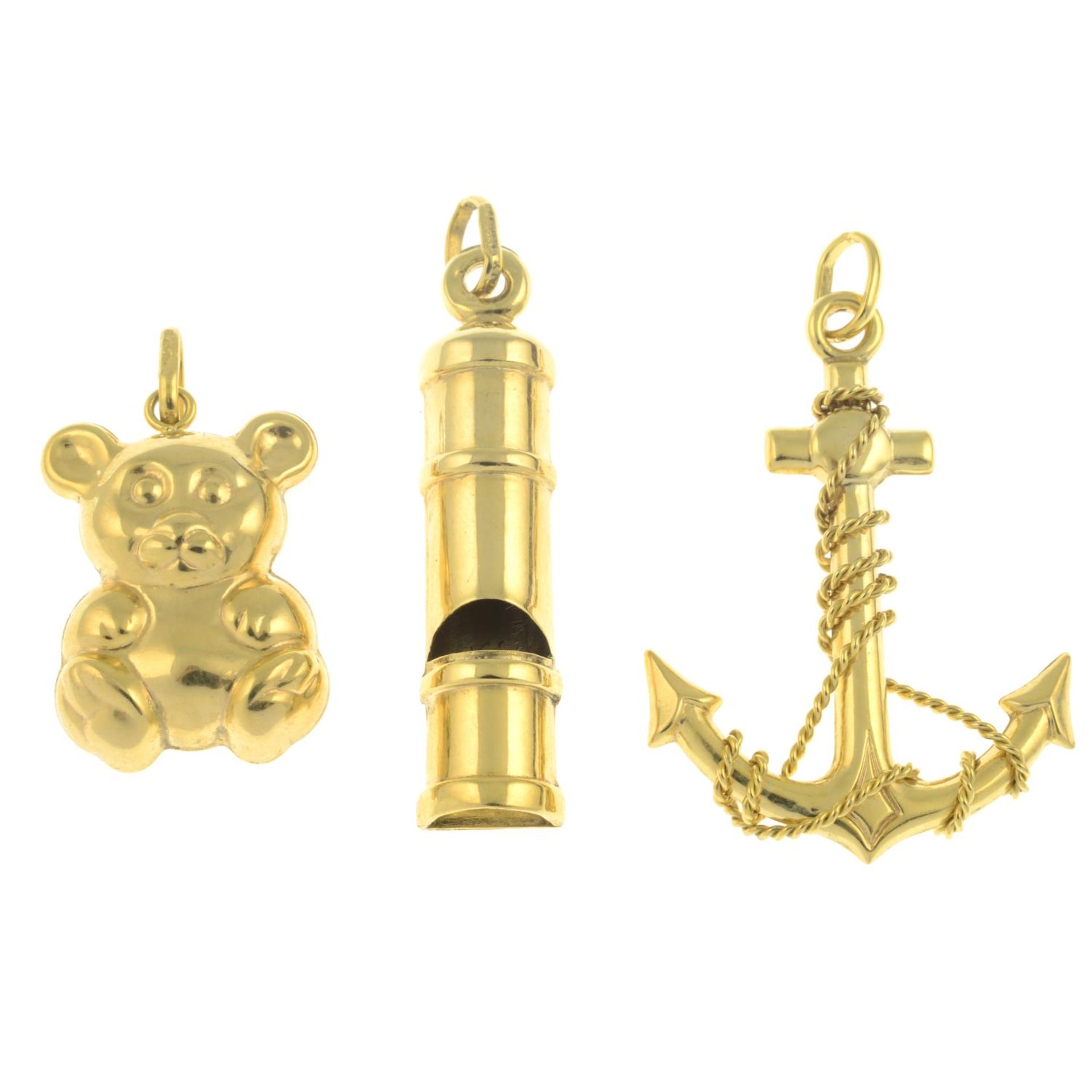 9ct gold teddy bear pendant, hallmarks for 9ct gold, length 3cms, 2.2gms.