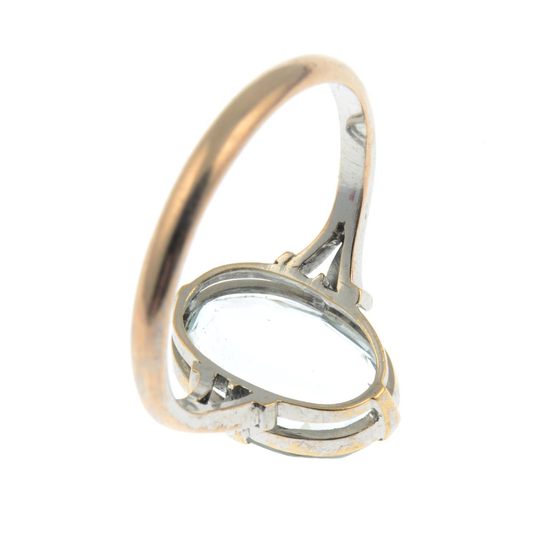 An aquamarine single-stone ring.Aquamarine calculated weight 3.28cts, - Bild 2 aus 3
