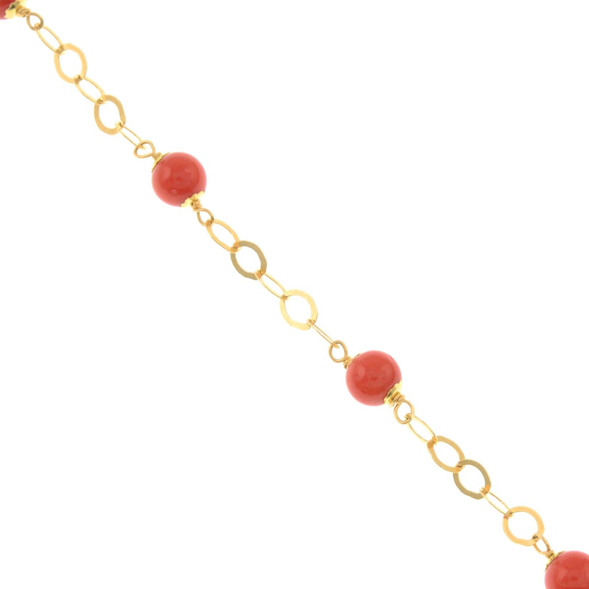 A coral single-strand necklace, with curb-link spacers.Stamped 750.