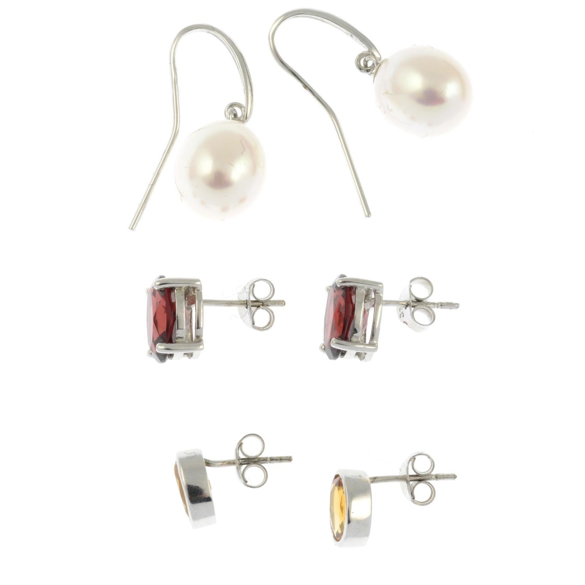 A pair of garnet studs, - Image 2 of 2