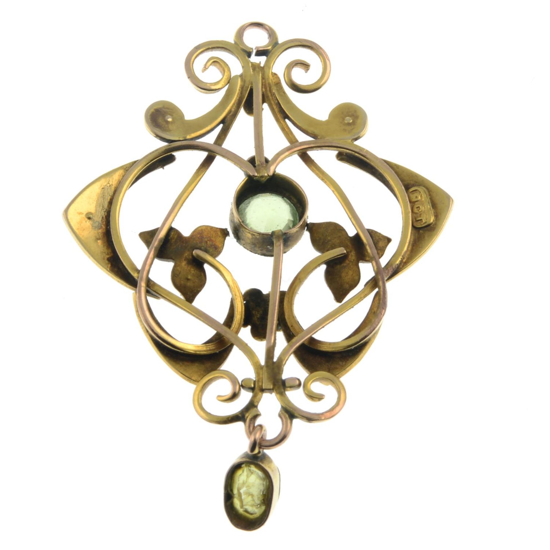 An early 20th century 9ct gold peridot and split pearl pendant.Stamped 9ct.Length 4.1cms. - Bild 2 aus 2