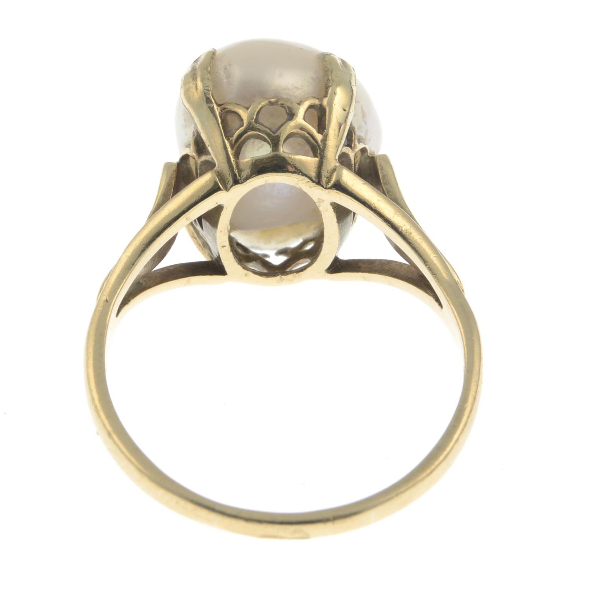 A 9ct gold cultured pearl dress ring. - Image 3 of 3