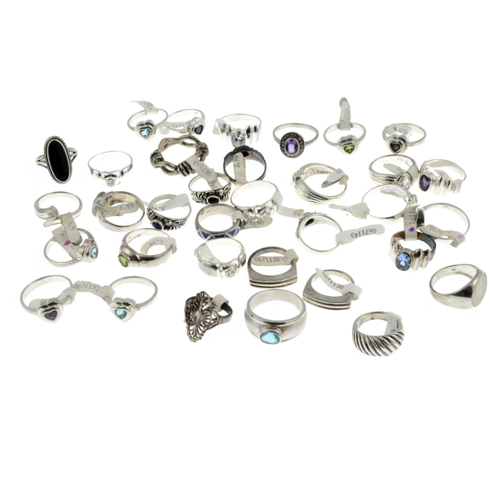 A selection of rings, - Image 2 of 2