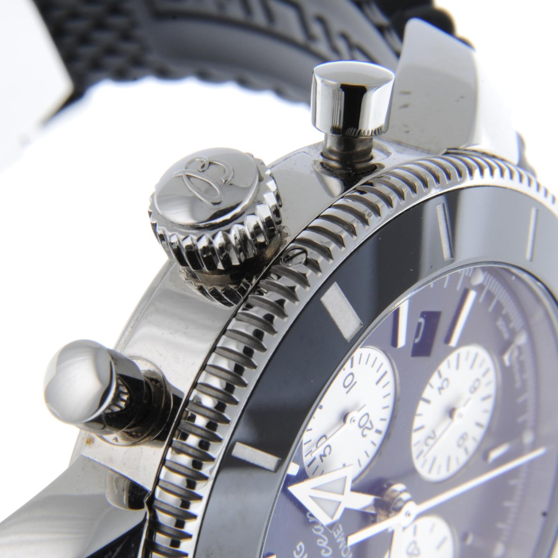 CURRENT MODEL: BREITLING - a gentleman's SuperOcean Heritage II chronograph wrist watch. - Bild 6 aus 6