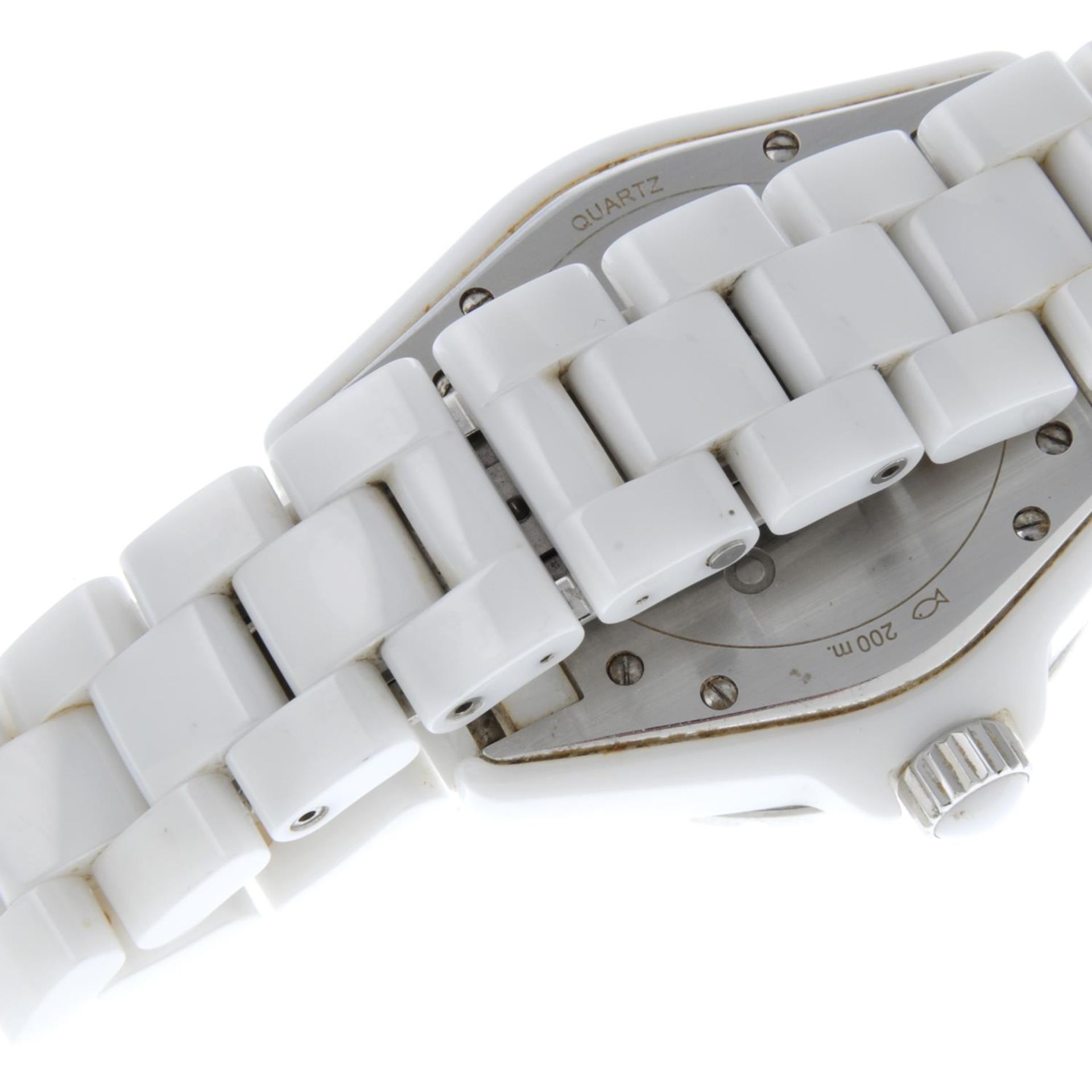 CHANEL - a mid-size J12 bracelet watch. - Bild 2 aus 5