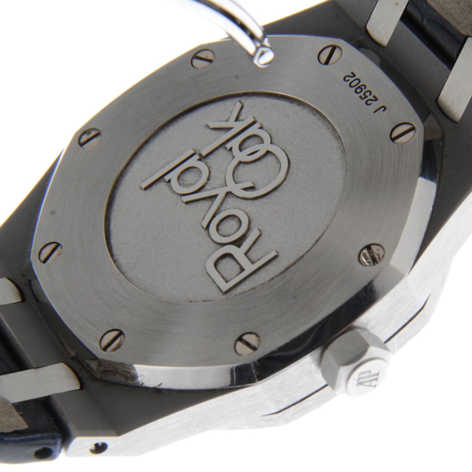 AUDEMARS PIGUET - a gentleman's Royal Oak Dual-Time wrist watch. - Bild 2 aus 5