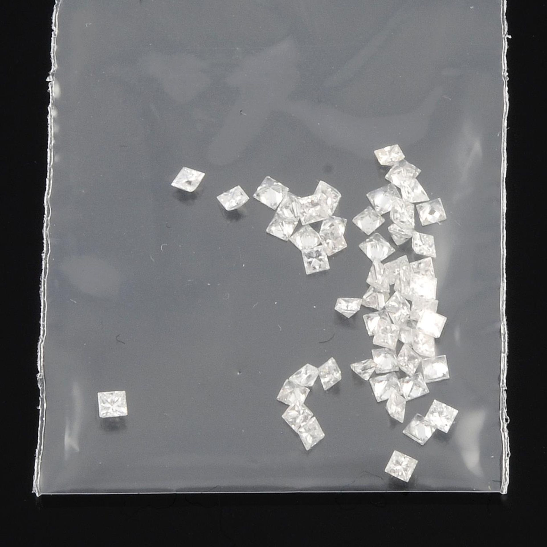 Selection of square shape diamonds, weighing 2.83ct. - Bild 2 aus 3