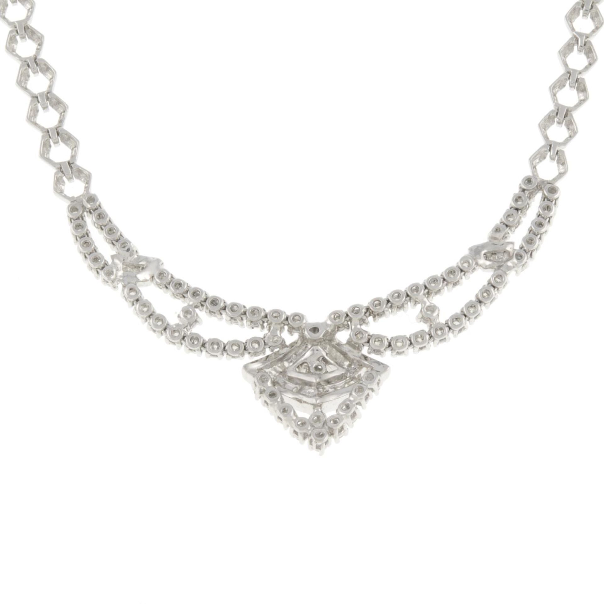 A vari-cut diamond necklace.Estimated total diamond weight 2.75cts, - Bild 2 aus 3