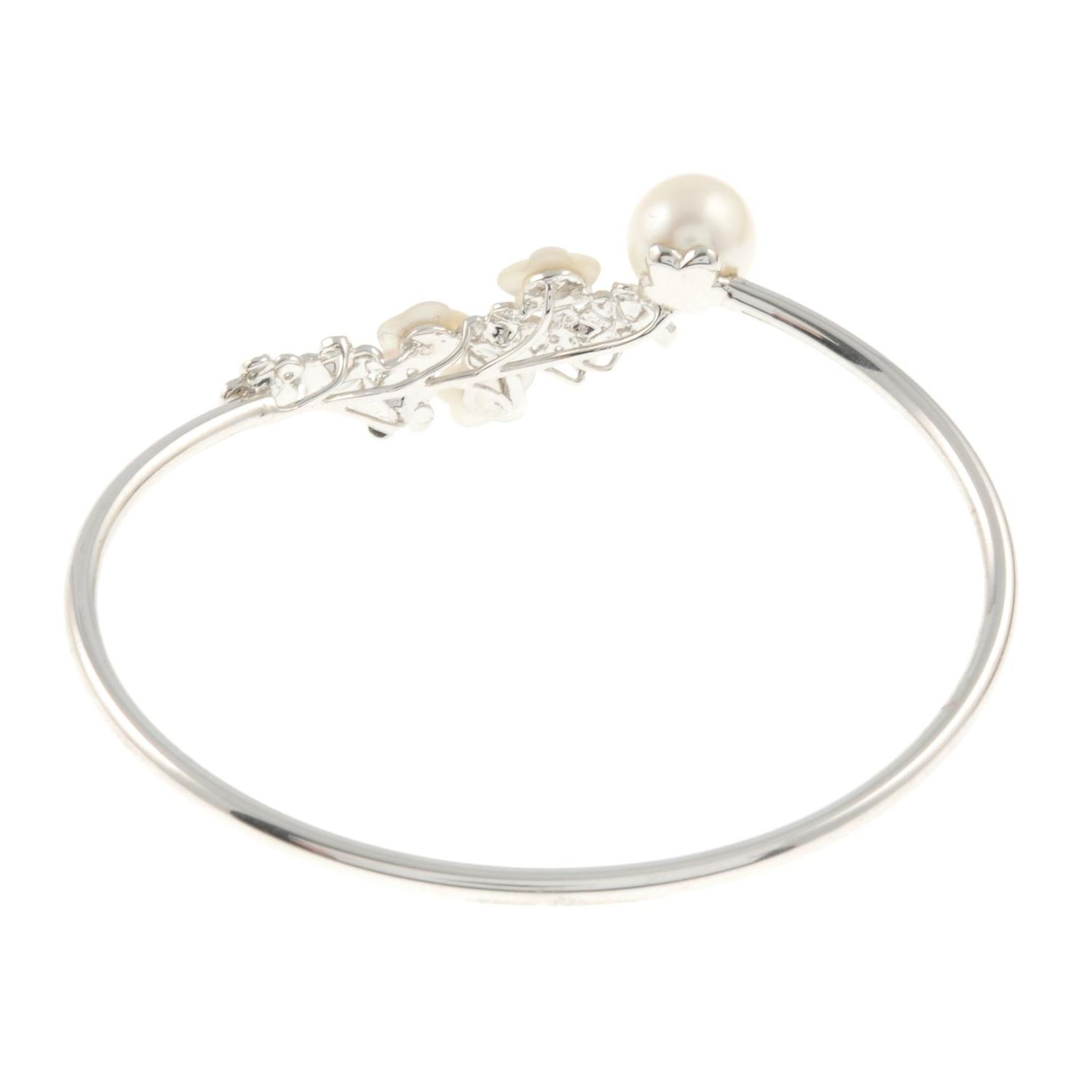 A cultured pearl, mother-of-pearl and brilliant-cut diamond bangle. - Image 3 of 3