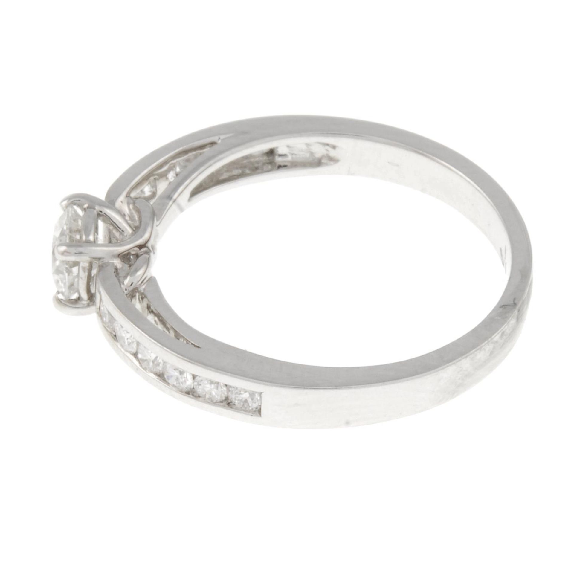 A brilliant-cut diamond single-stone ring, with similarly-cut diamond line sides. - Image 2 of 4